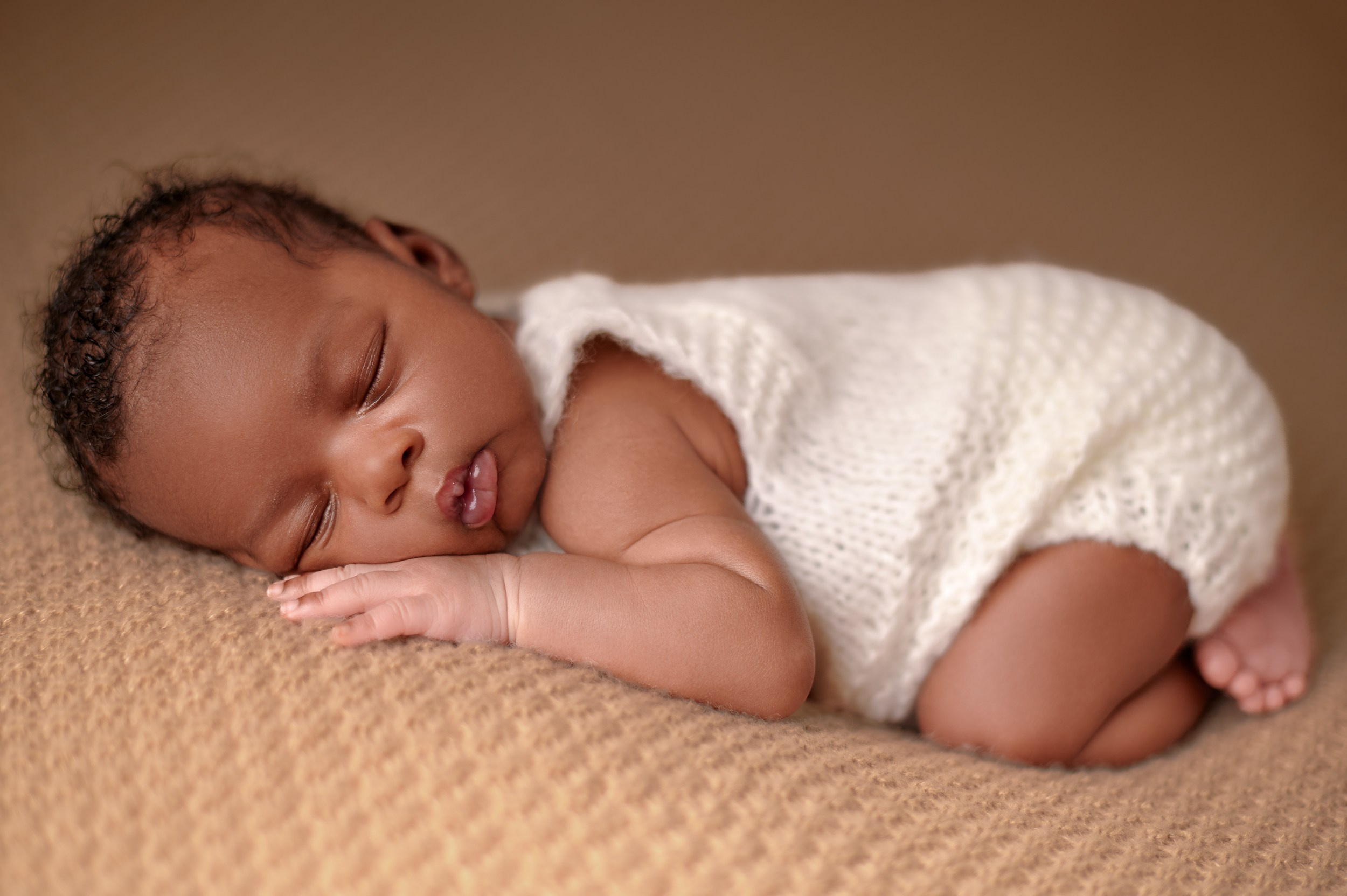 MATERNITY & NEWBORN professional Photography by Irene Chaikeen. Irene Chaikeen | Maternity and newborn photoshoot in Essex/London