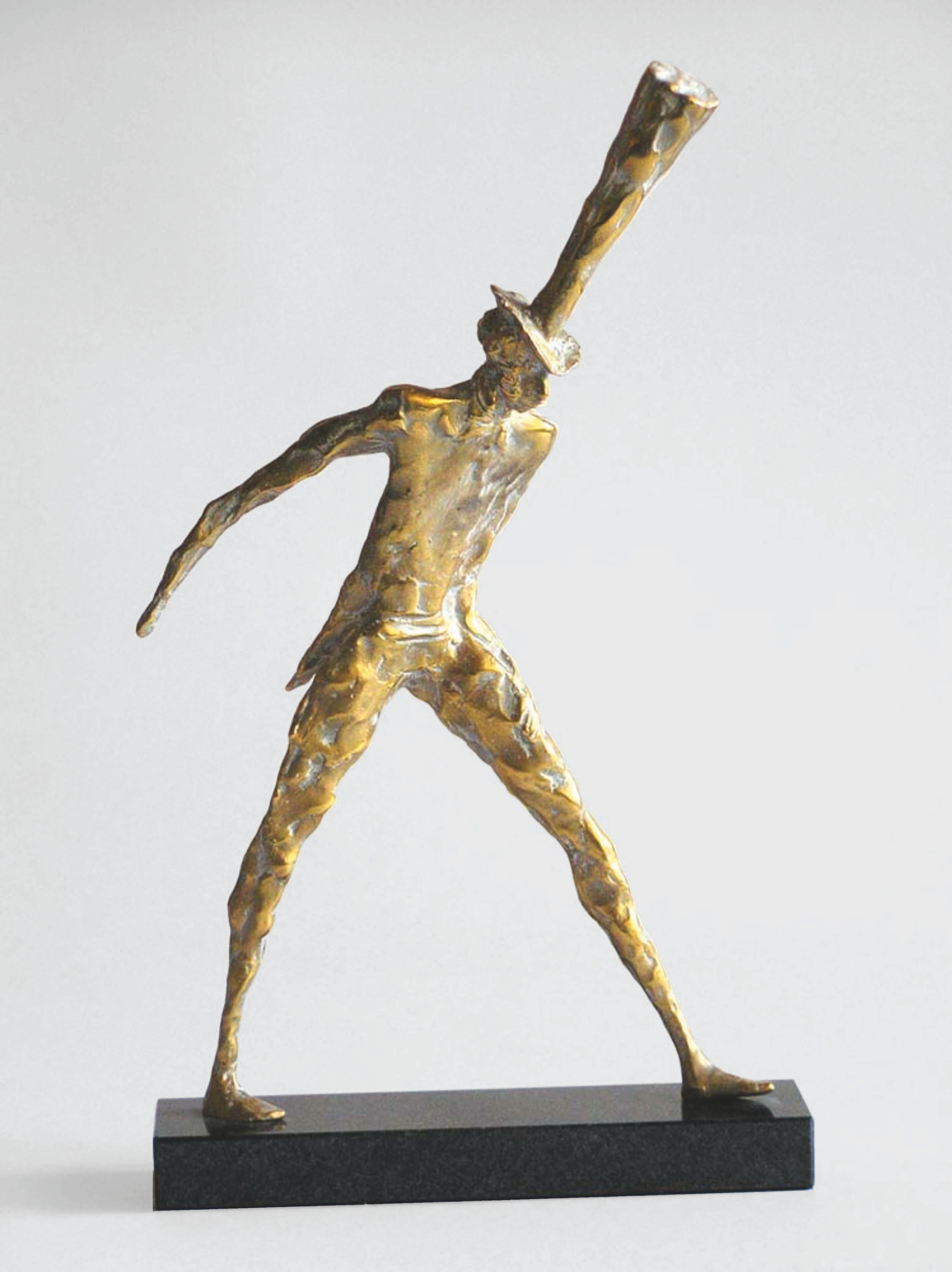 Пушкин шагающий. 2003. Бронза, позолота, габбро