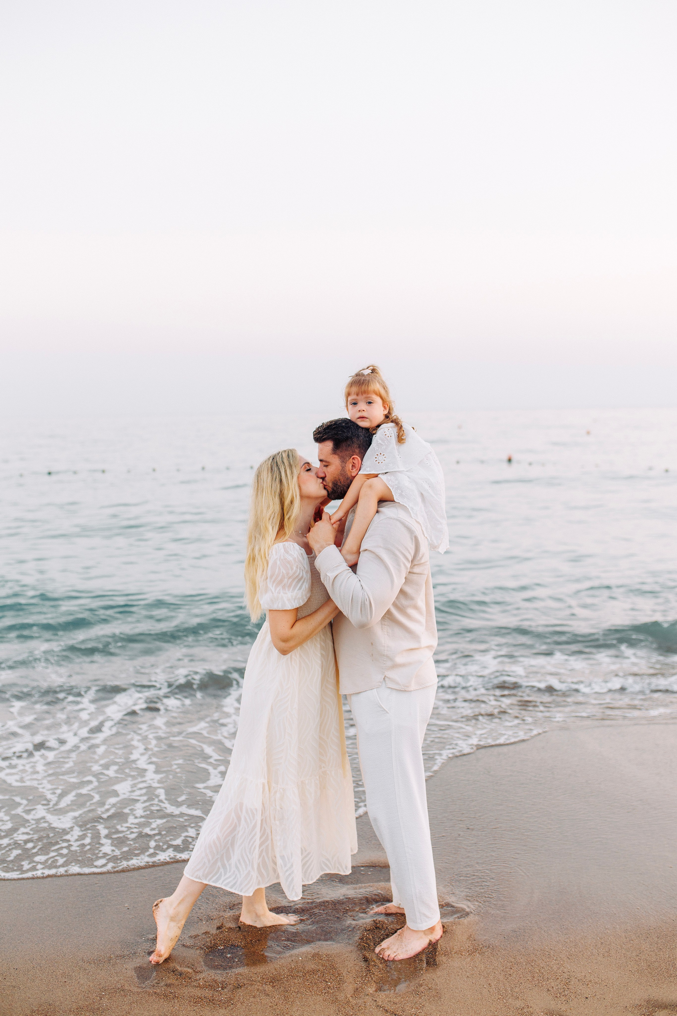 Professional Photographer in Belek Wedding  and Family Photographer in Belek. Family photo session on the beach in Belek. Alsu Develi |. Professional Photographer in Alanya, Side, Belek, Antalya. Turkiye