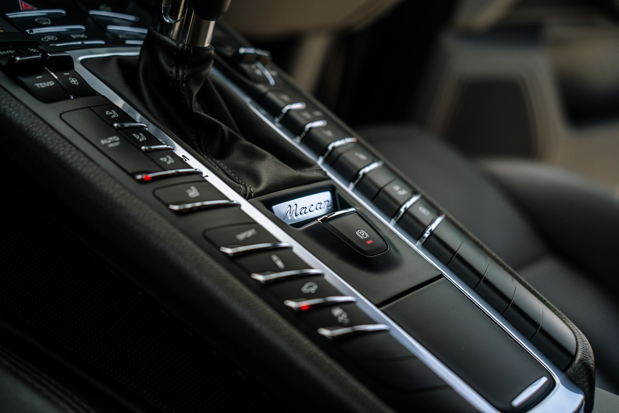 PORSCHE macan. LOHA VISUALS — AUTOMOTIVE PHOTOGRAPHY