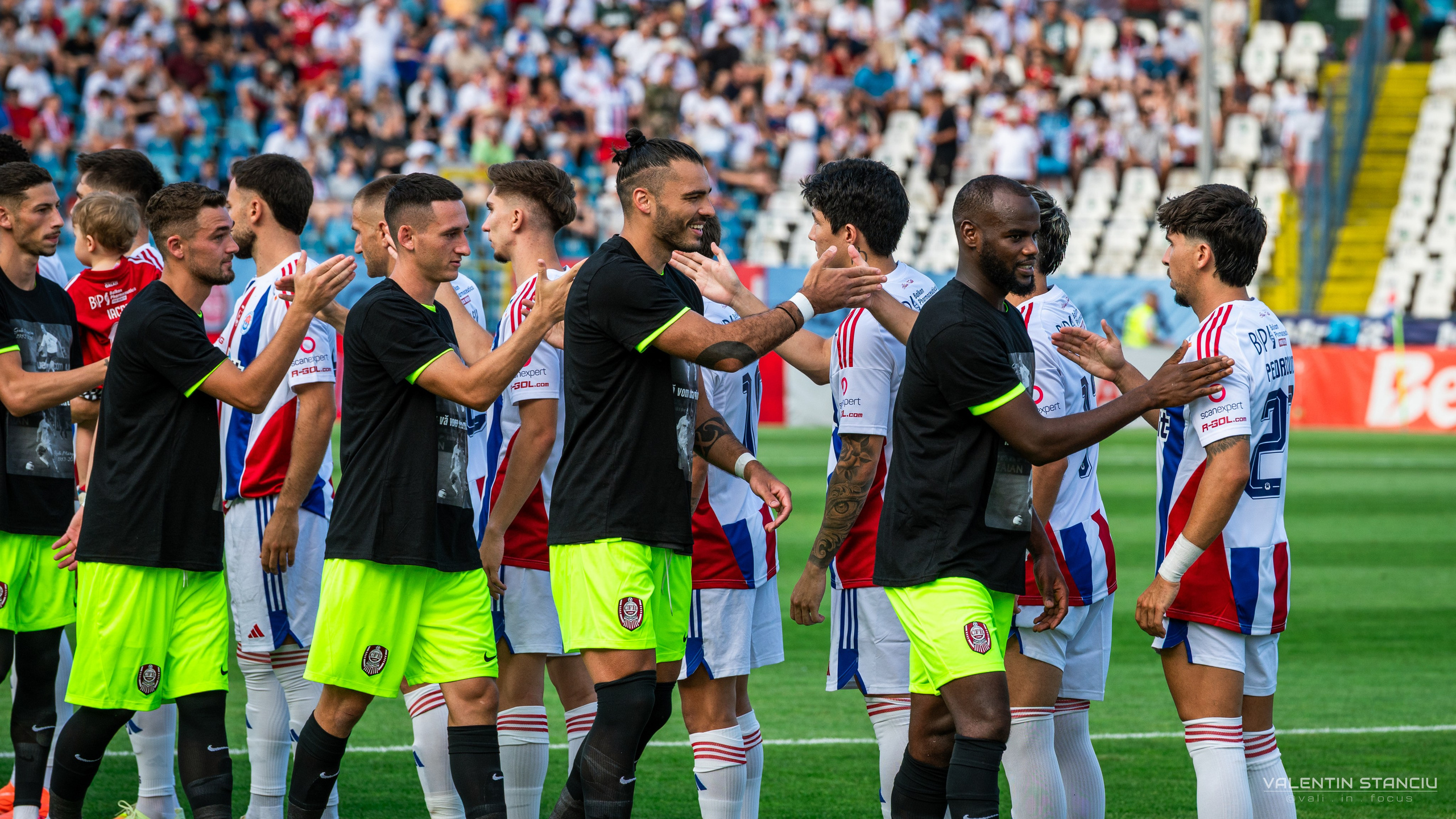 Otelul Galati — CFR Cluj. Fotograf de Sport, Portret, Produs, Corporate, Cultural și Evenimente în Galați | Valentin Stanciu