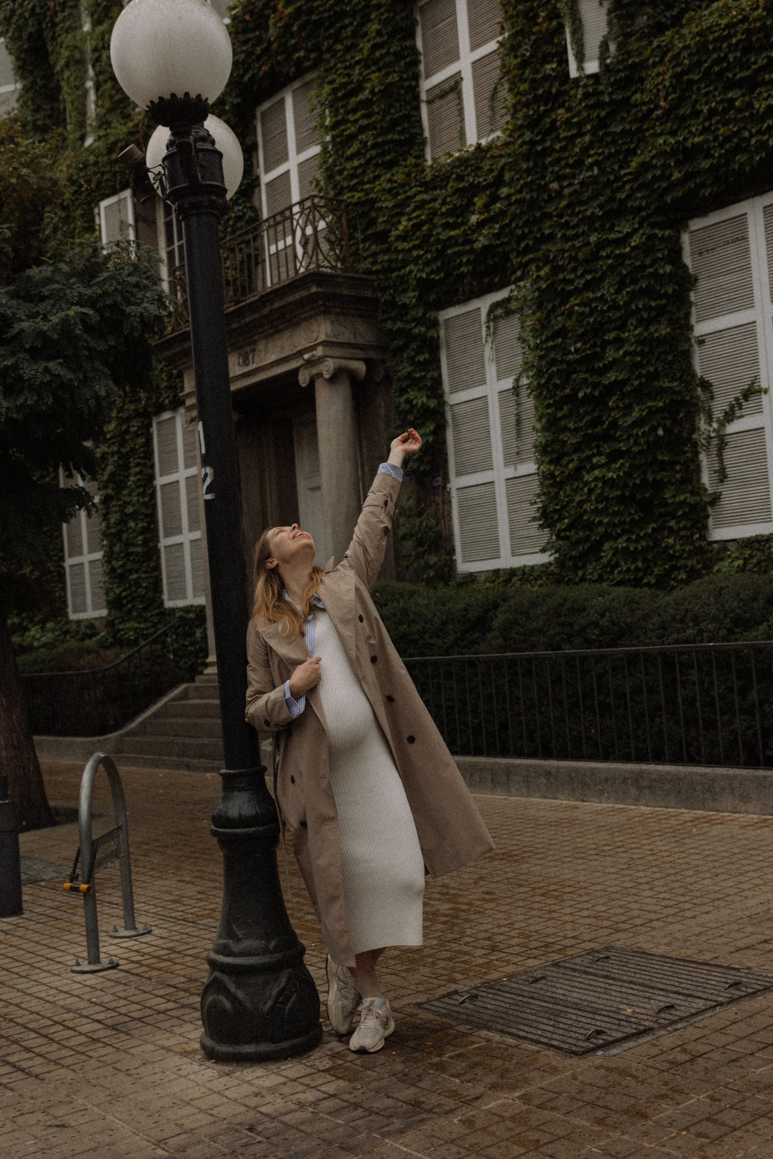 Lifestyle Maternity Photoshoot in Santiago — Natural Light & Real Emotion. Photographer in Santiago, Chile Anna Almazova