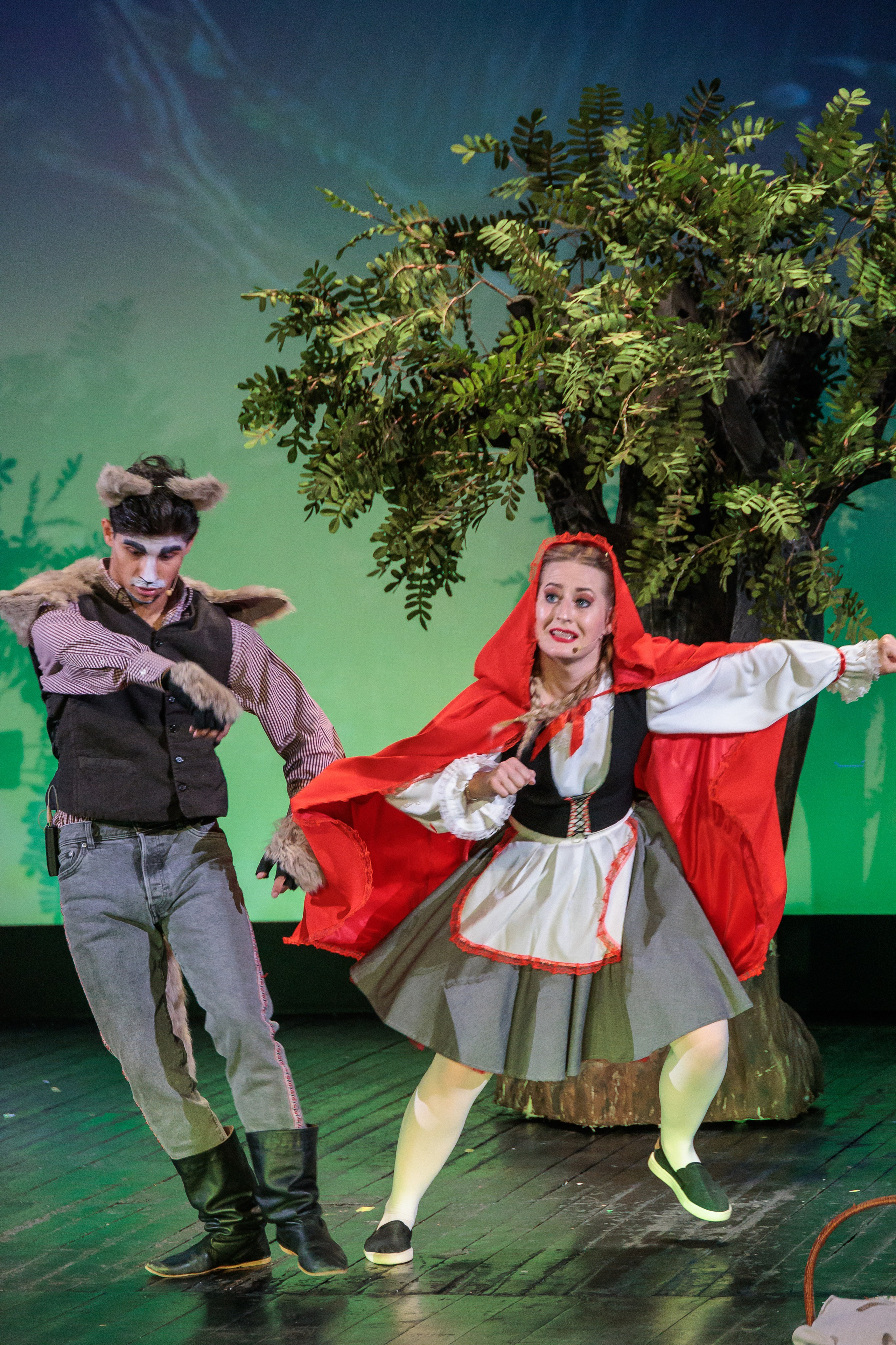 Clounella. Povestea Scufita rosie. ✔️ Фото Видео на свадьбы и крестины Молдова — Cinematic.md