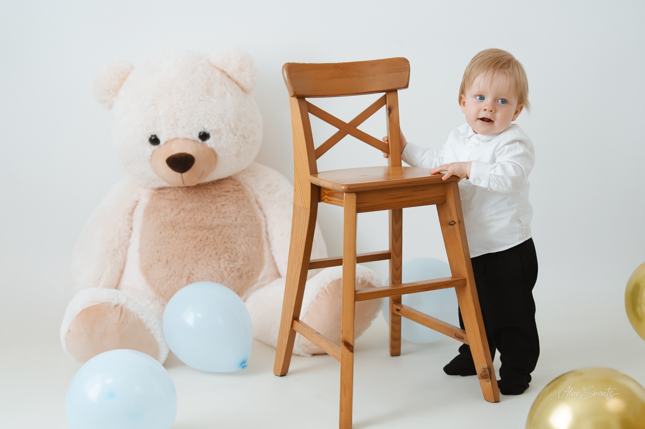 Fotograf Studio copii 1 an Romani Danemarca | Alex Events. AlexEvents Fotograf / Videograf de evenimente Danemarca DK Horsens, Arhus, Odense, Vejle.Nunta, botez, foto-studio