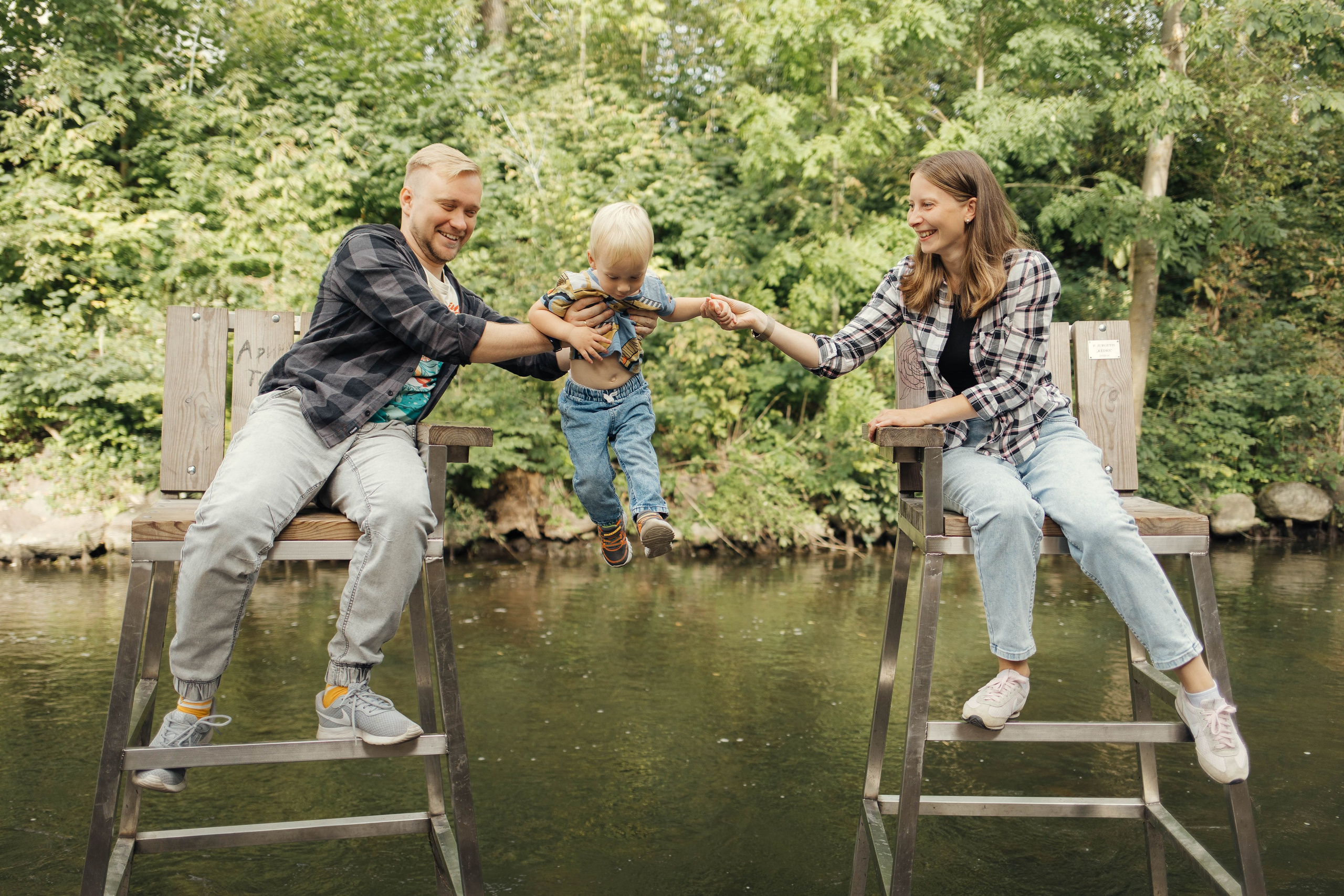 Along the streets of Vilnius in lifestyle style. Family photographer in Vilnuis Svetlana Naumova
