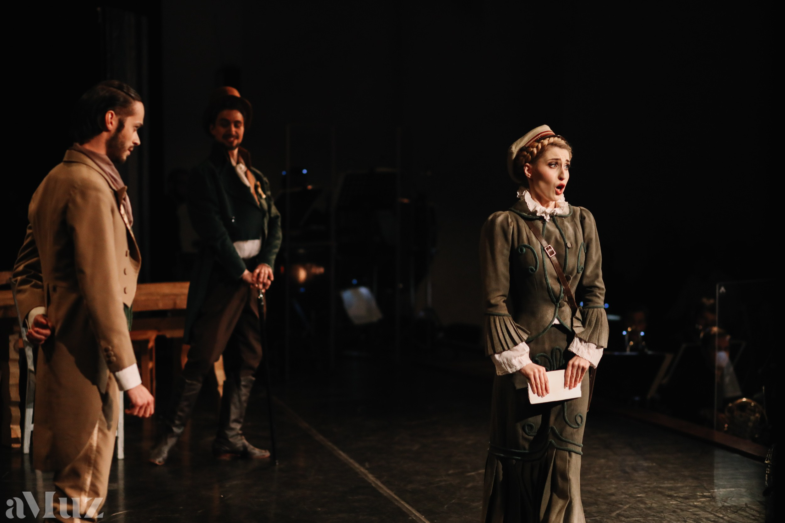 Opera Łąkowa. Fotograf Ślubny Warszawa - Sesje Biznesowe Rodzinne Eventy