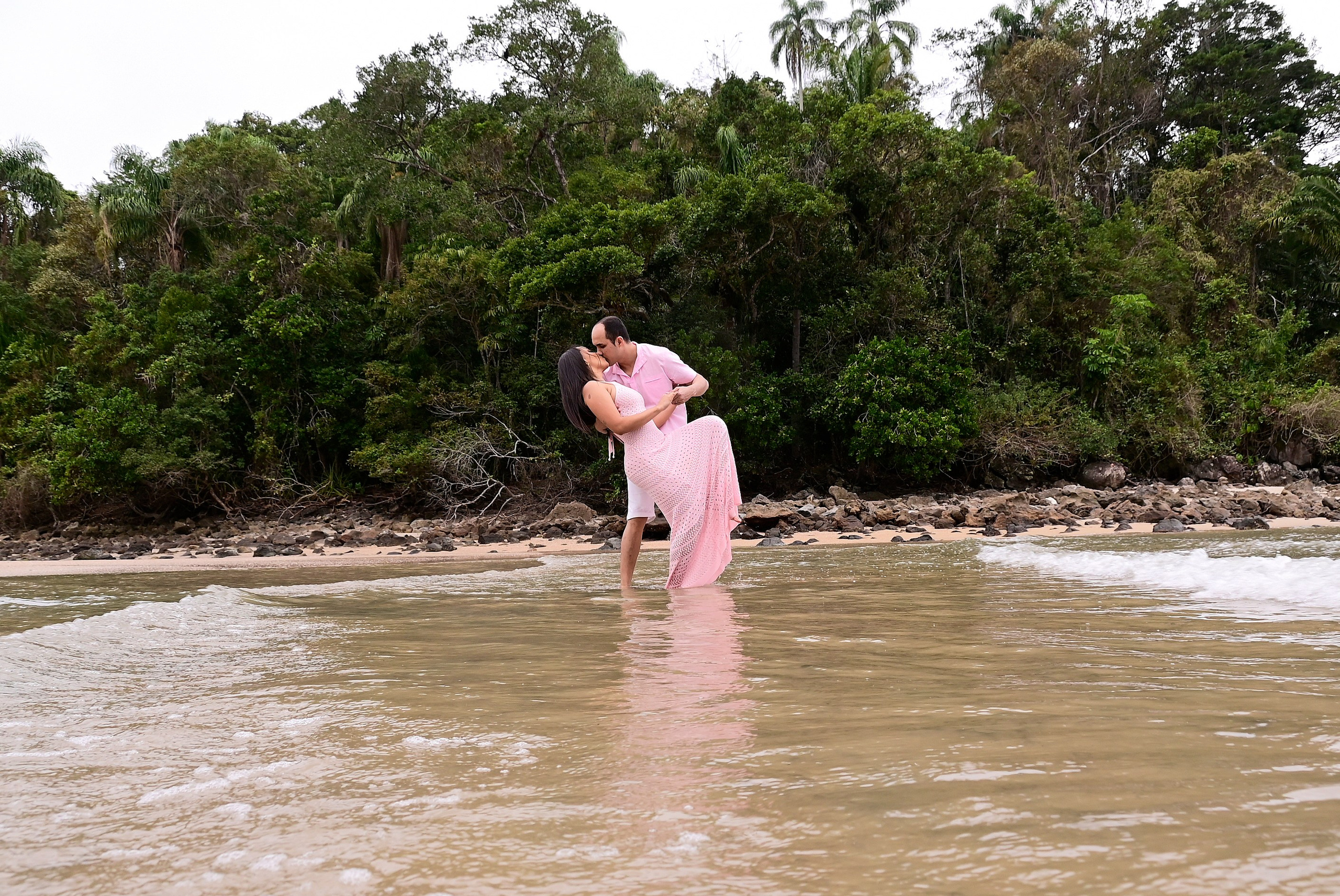 Débora & Douglas — Praia das Conchas, Guarujá. Produtora Bride