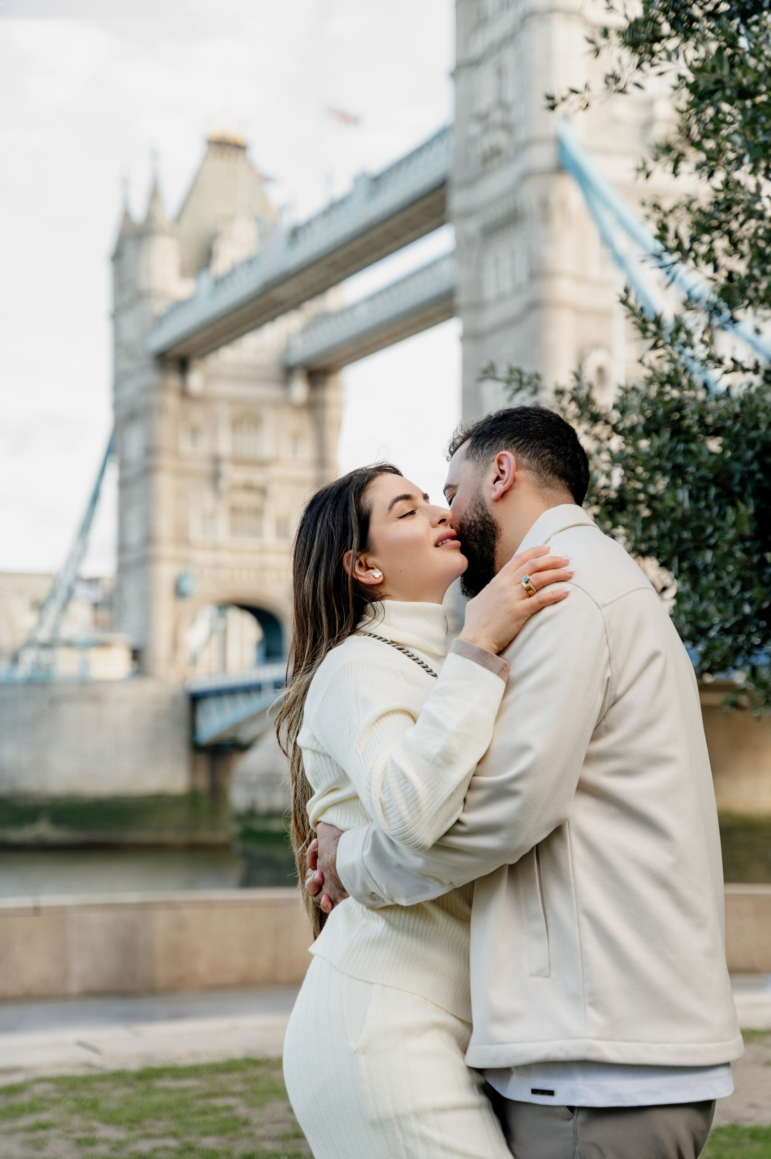 Tower Bridge Mahmood&Yalo. FAMILY AND WEDDING PHOTOGRAPHER IN LONDON MARINA RIVA