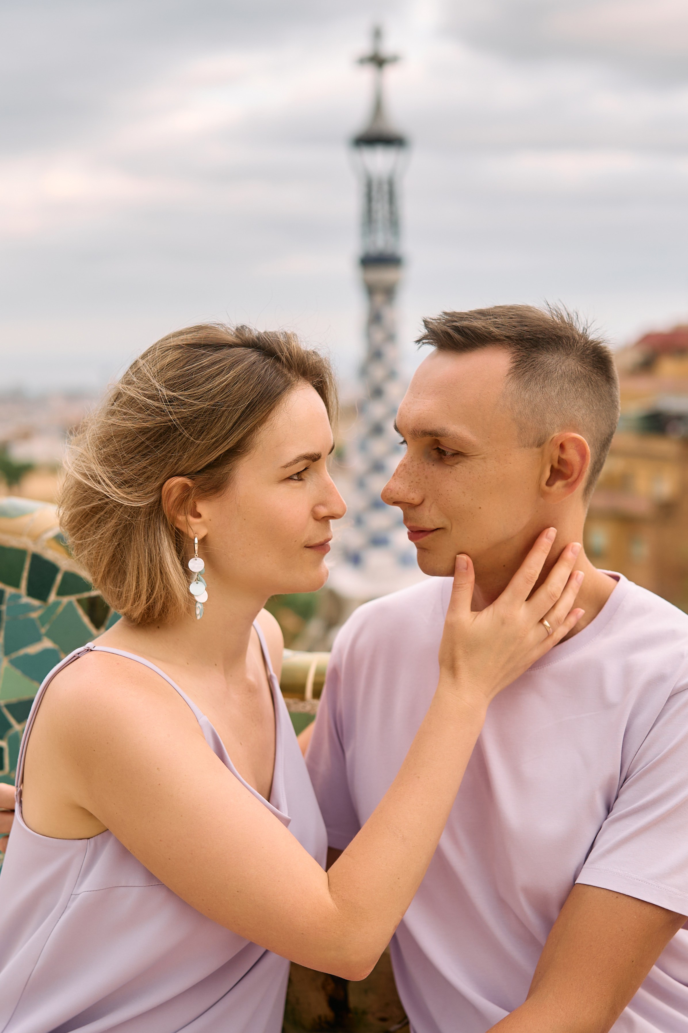 Description of the Park Güell location for a  love-story or individual photo shoot in Barcelona, examples of photos taken at this photo spot. POSTCARD.BCN Photographer Kate in Barcelona. Love-story, family or individual photo shoots