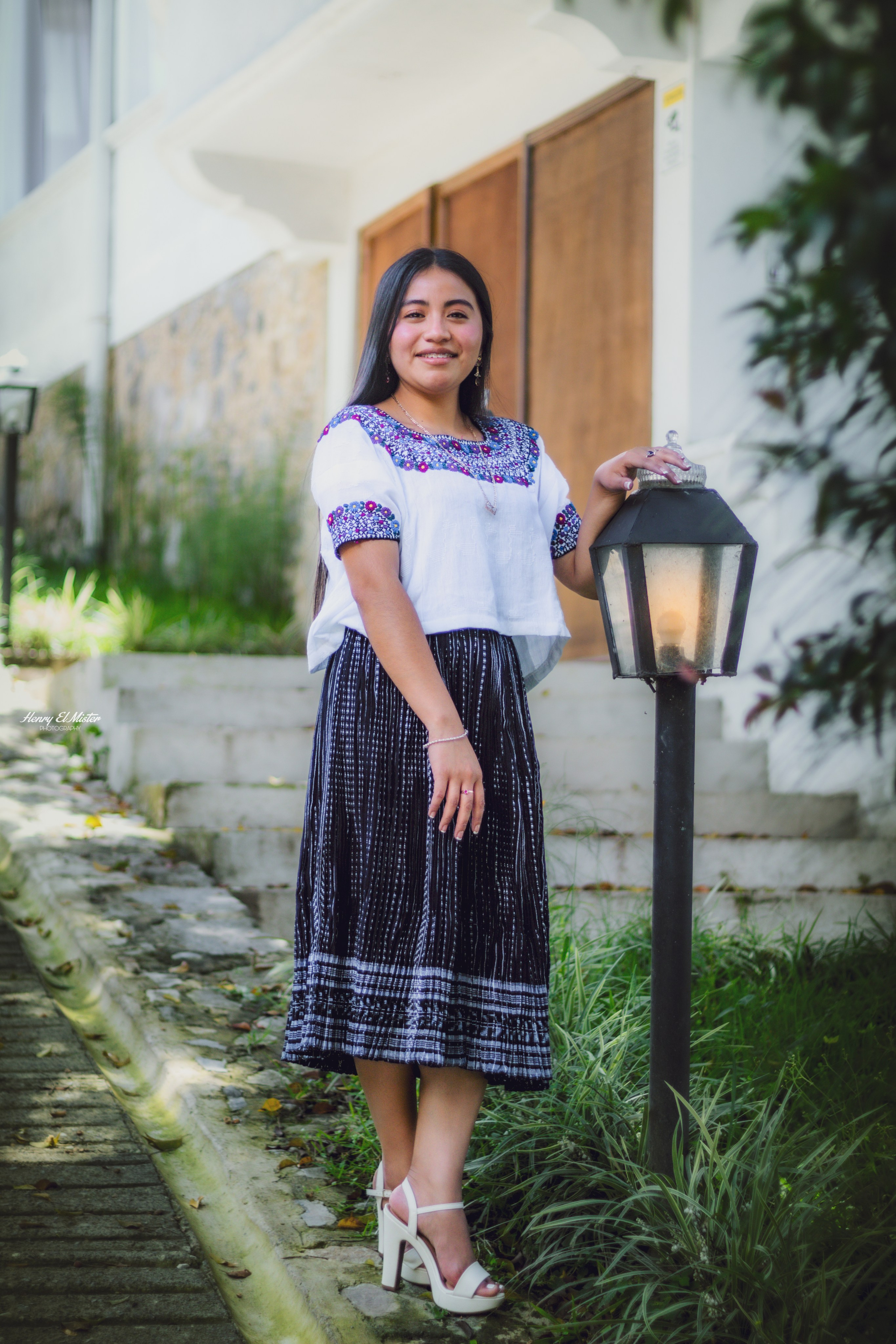 RETRATO. Henry Elmister fotógrafo de alta Verapaz Guatemala