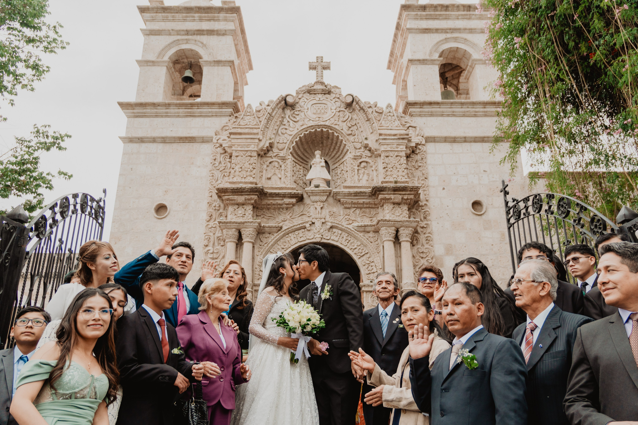 FERNANDO + MARIBEL | BODA RELIGIOSA. Studio KVTA | Fotografía y Video de Bodas en Arequipa
