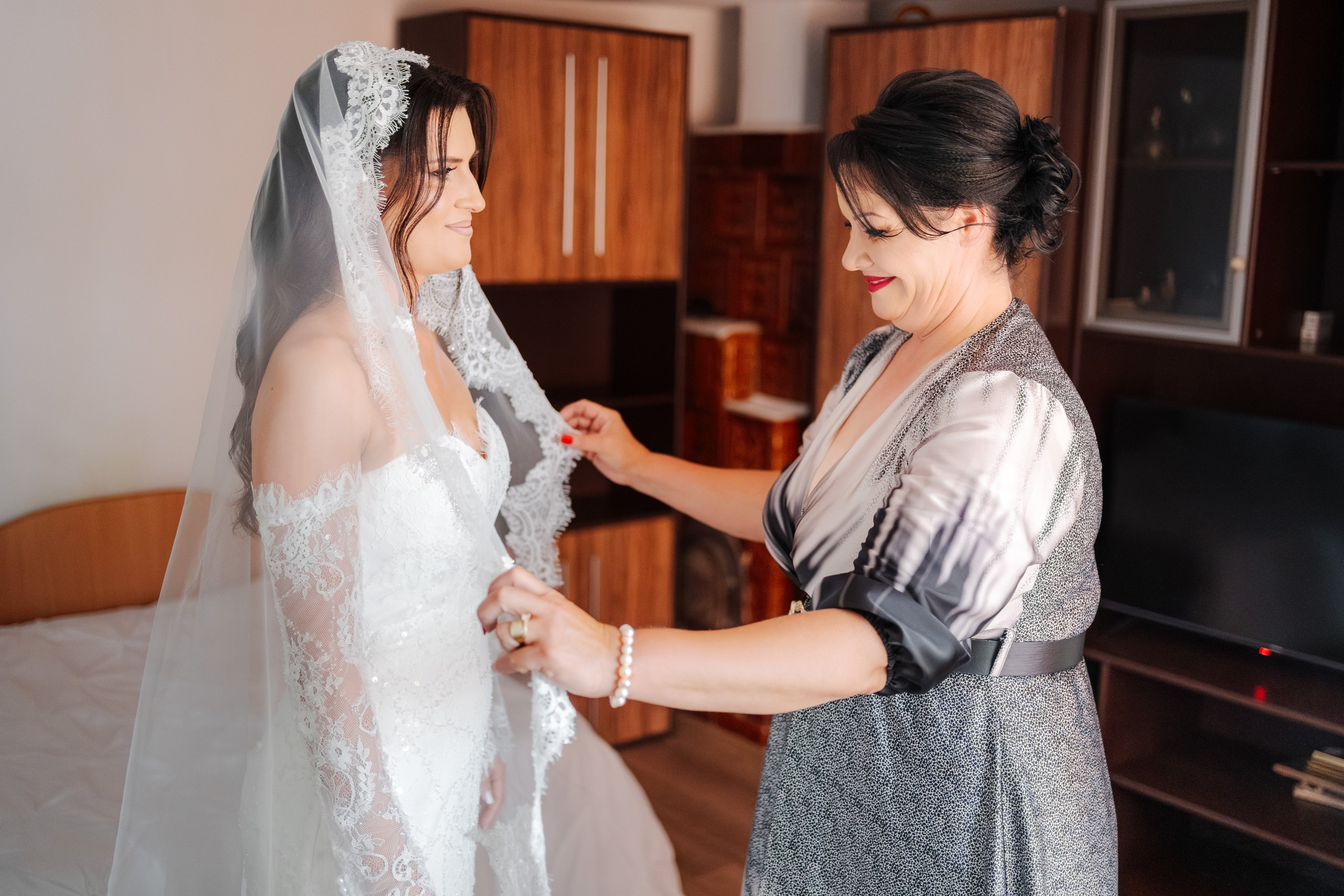 Catalina & Sebi. Ionut Cimpoes FOTOGRAF