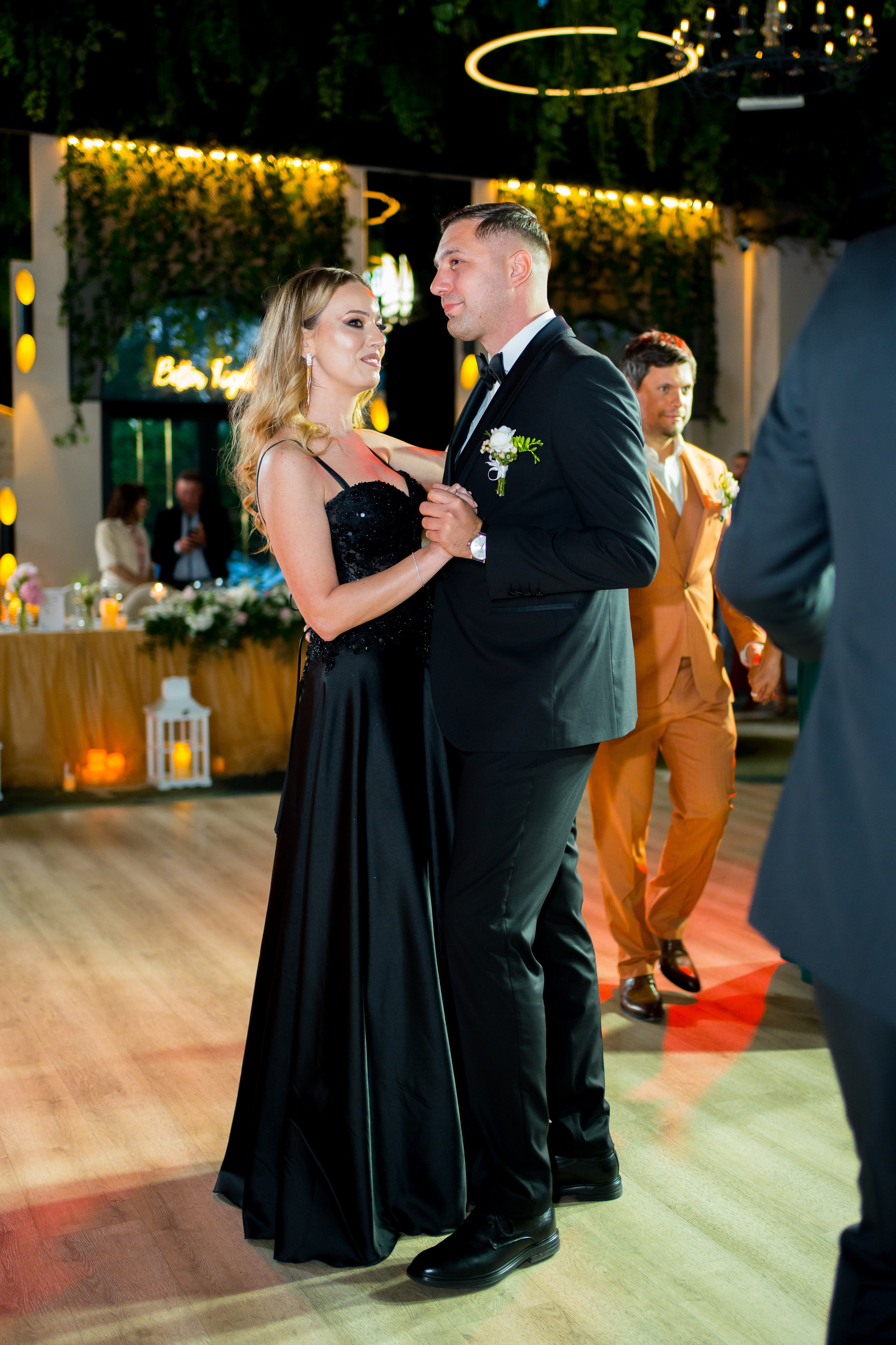 PARTY. Gabriel Florea — Fotograf nuntă București