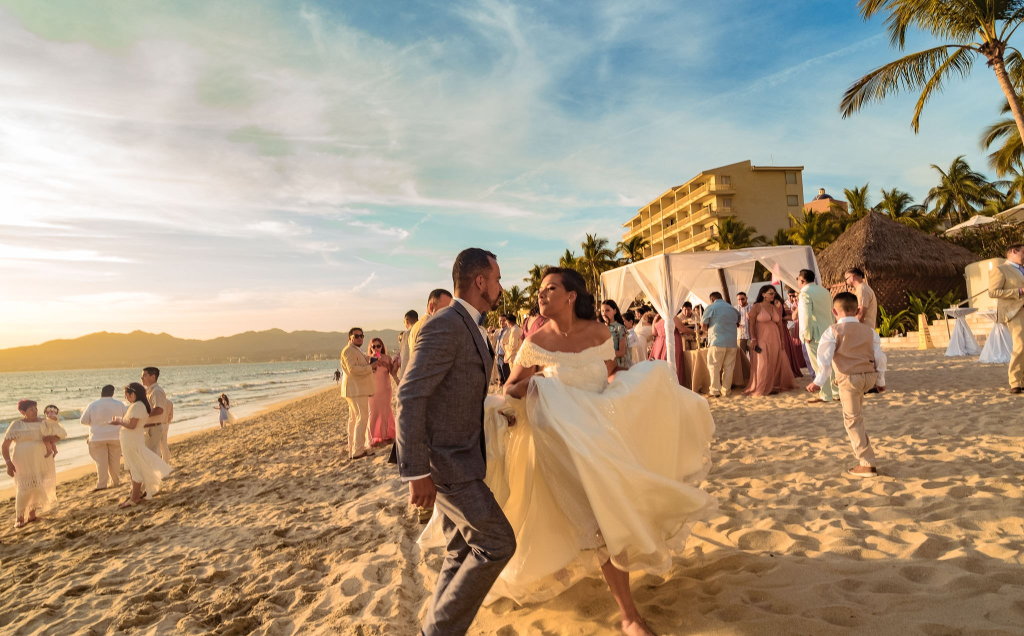 Lupita y Abel / Puerto Vallarta. Wedding and family photographer in Mexico City