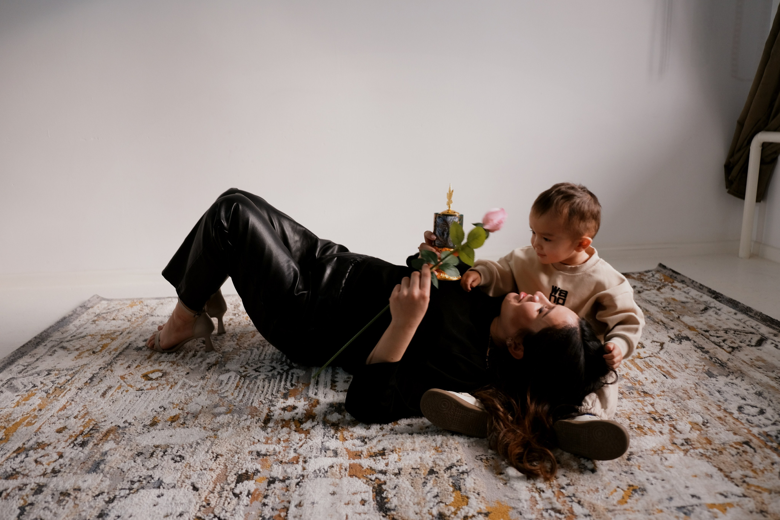 Зилола с сыном. Семейный и детский фотограф Бишкек Элина Суерова