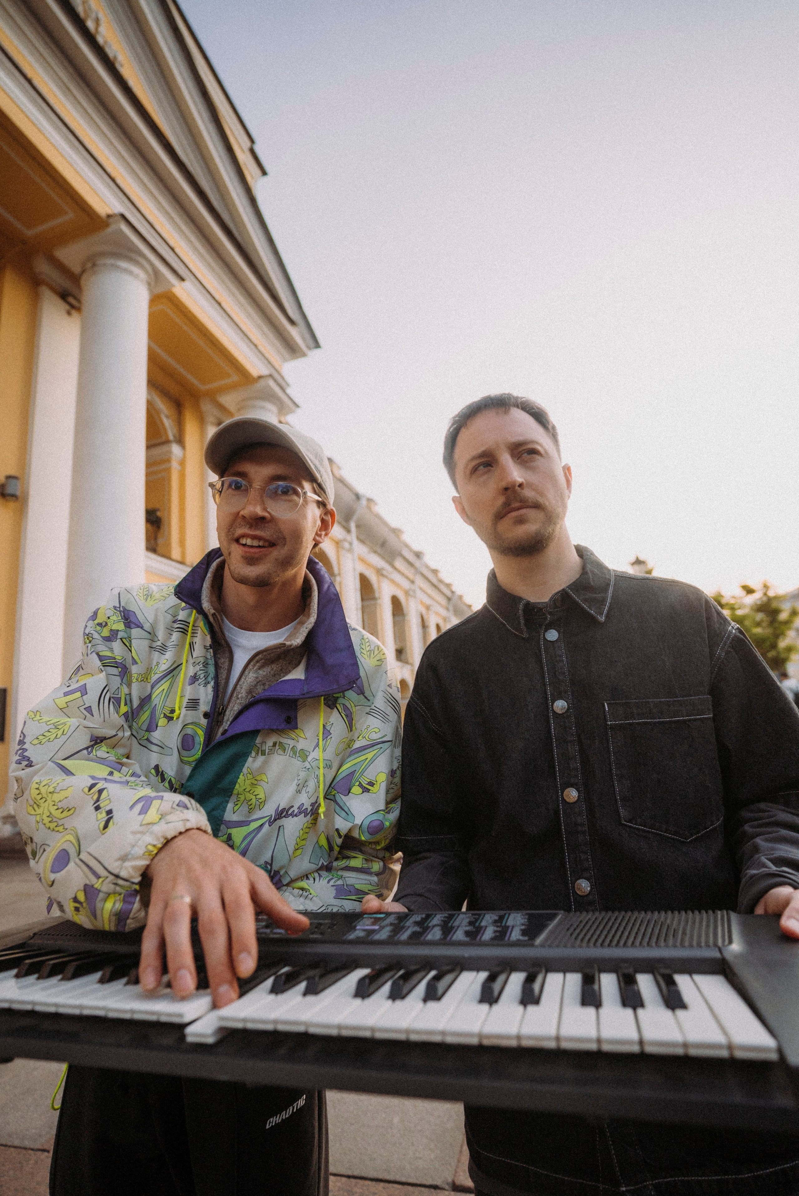 2025. Стрит-фотография, полная абсурда, идиотизма и красоты