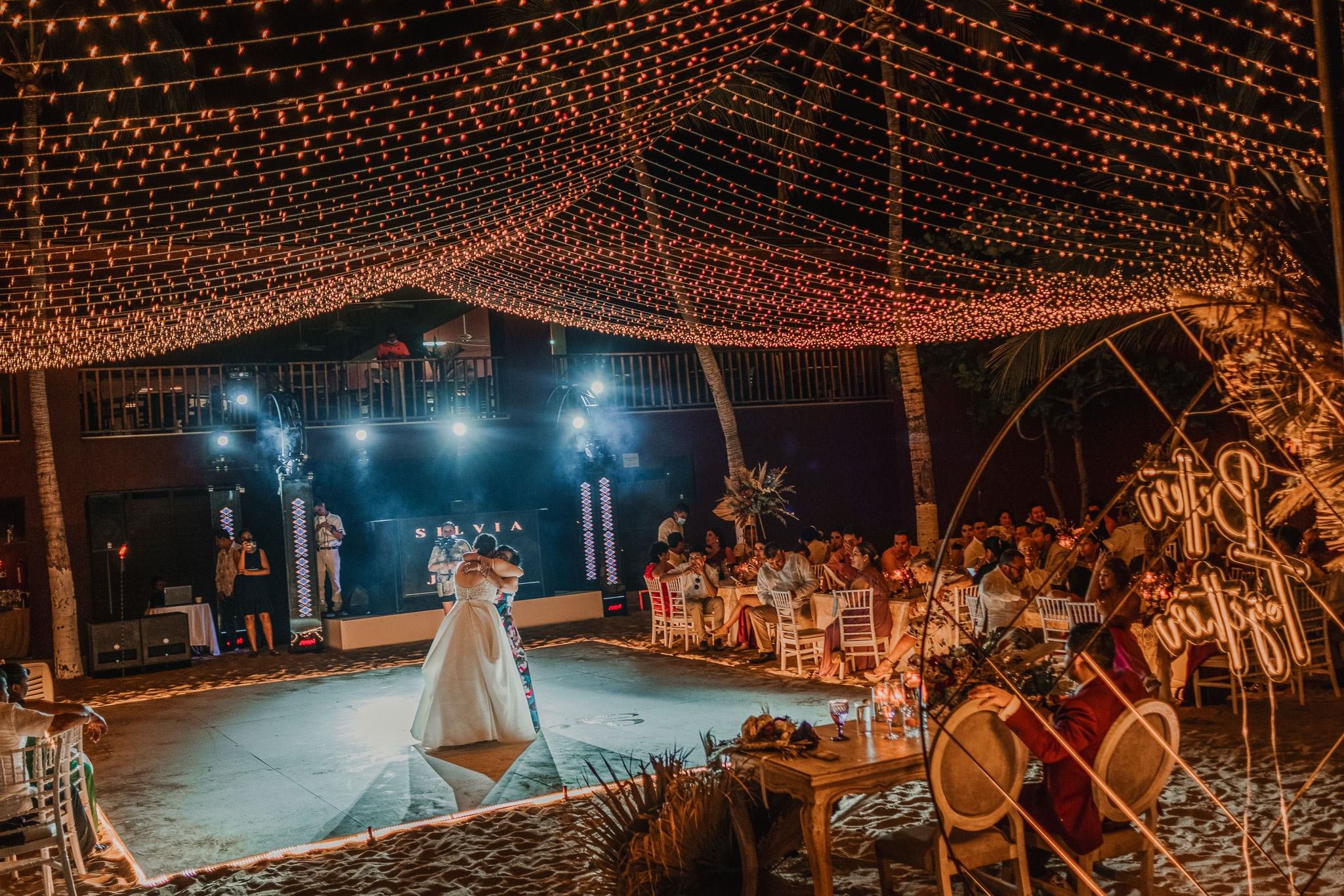 Silvia & Julio / Huatulco. Wedding and family photographer in Mexico City