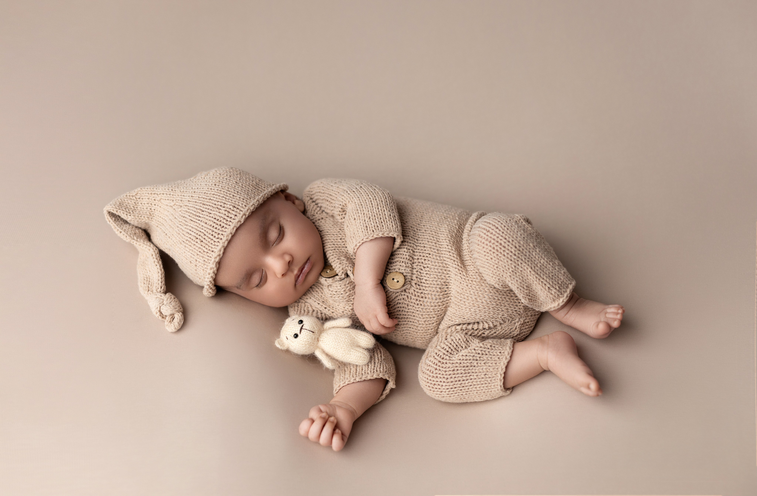 Newborn Classic. Newborn, kids, family photographer based near Zurich, Switzerland