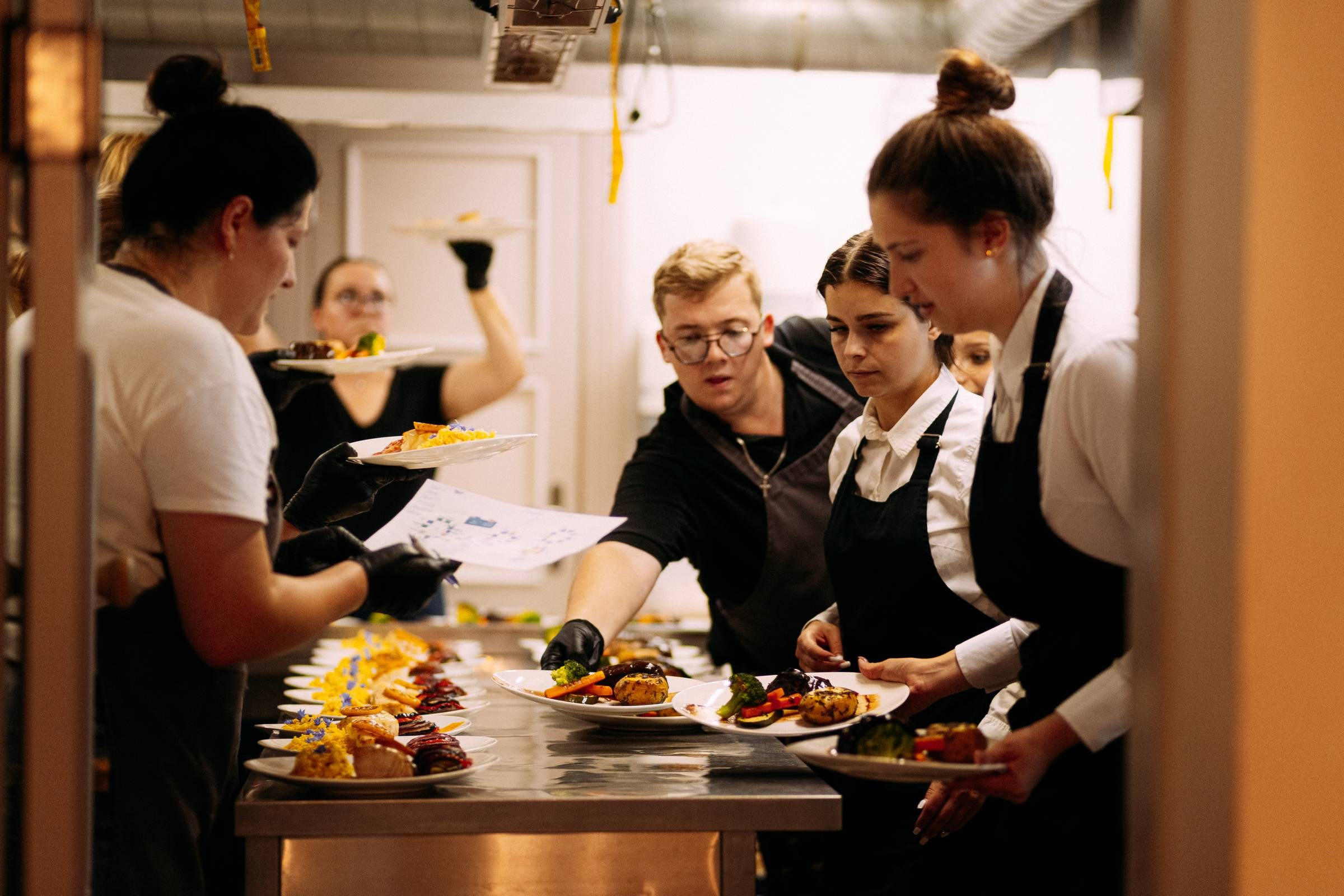 SVINOT KĀZAS NĪTAURĒ