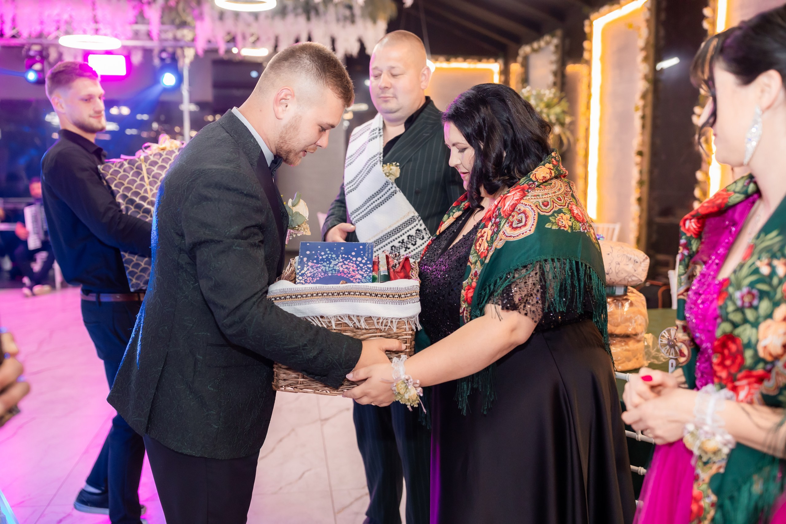 * fotograf stare civilă Siret* fotograf Bucovina* fotograf nuntă Suceava* fotograf Iași Botoșani* stare civilă tradițională* ie românească nuntă* AlinoFotoStudio* fotograf Andrei și Andreea- Alin Chirilă fotograf – stare civilă Siret, Suceava, Andrei și Andreea în ie tradițională, poveste spusă prin fotografiefotograf stare civilă Siret Suceava Alin Chirilă – miri îmbrăcați în costum tradițional bucovineanAlin Chirilă fotograf nuntă Siret Suceava – stare civilă autentică în Bucovina, emoții realefotograf Siret Suceava Alin Chirilă – Andrei și Andreea la starea civilă în ie tradiționalăstare civilă Siret fotograf Alin Chirilă – cadre naturale cu miri în costum popular din Bucovinafotograf nuntă Siret Suceava Alin Chirilă – povestitor prin fotografie, moment emoționant la starea civilăAlin Chirilă fotograf stare civilă Siret – iubire autentică surprinsă în stil documentarfotograf Bucovina Siret Alin Chirilă – stare civilă în ie tradițională, cadre pline de emoțieAlin Chirilă fotograf Suceava – Andrei și Andreea spun DA la starea civilă în Siretfotograf stare civilă Suceava Siret Alin Chirilă – poveste de iubire în stil tradițional românesc - Alin Chirilă fotograf profesionist, AlinoFotoStudio, fotograf evenimente Siret, Suceava County, Iași, Bacău County, Botoșani, Neamț County, fotograf nunți, botezuri, cununii civile, portrete și momente autentice surprinse elegant.- Alin Chirilă surprinde momente elegante de nuntă și evenimente speciale prin AlinoFotoStudio, fotograf disponibil în Siret, Suceava County, Iași, Bacău County, Botoșani și Neamț County, specializat în nunți, botezuri și cununii civile. - Alin Chirilă fotograf profesionist, AlinoFotoStudio, fotograf nuntă și evenimente în Siret, Suceava, Iași, Bacău, Botoșani și Piatra Neamț, fotograf nunți, botezuri, cununie civilă, ședințe foto, trash the dress, logodnă, familie, portrete și fotografii autentice. - AlinoFotoStudio by Alin Chirilă, fotograf evenimente premium în Suceava County, Iași County, Bacău County, Botoșani County și Neamț County, fotograf de familie, fotograf ceremonii religioase, petreceri și momente emoționante. - Alin Chirilă fotograf, povestitor prin fotografie, servicii foto profesionale pentru mireasă, mire, pregătiri nuntă, biserică, restaurant, valsul mirilor, tradiții românești și amintiri de neuitat în Moldova.