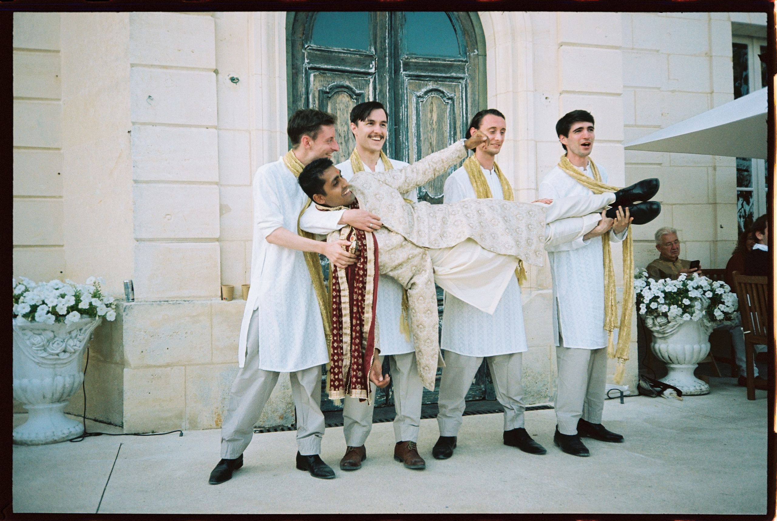 Wedding in a French Château | Destination Wedding Photography. Wedding photographer in Italy