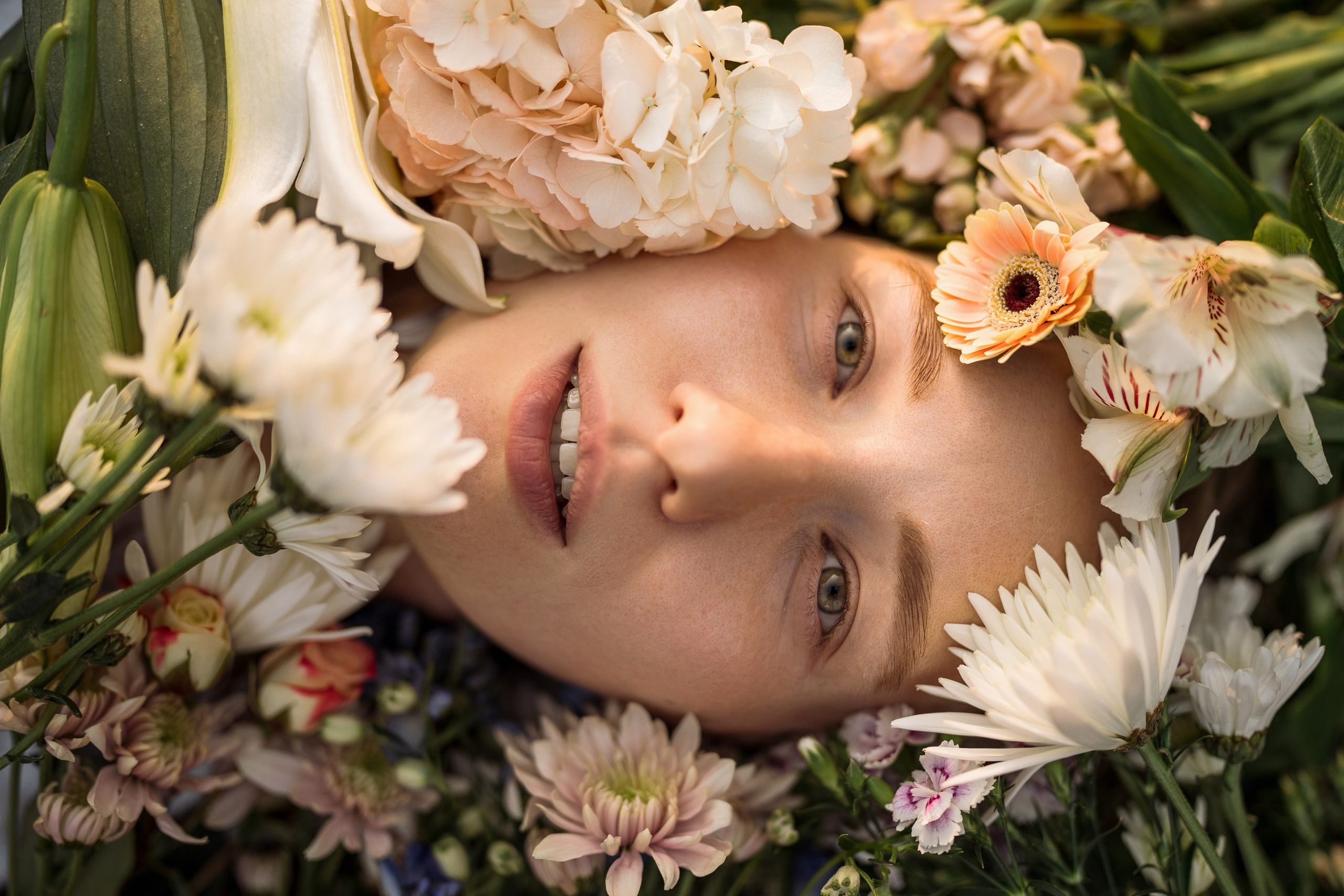 Big happy family. At home. Wedding and family photographer and videographer PA, NJ, NY, DE, MD