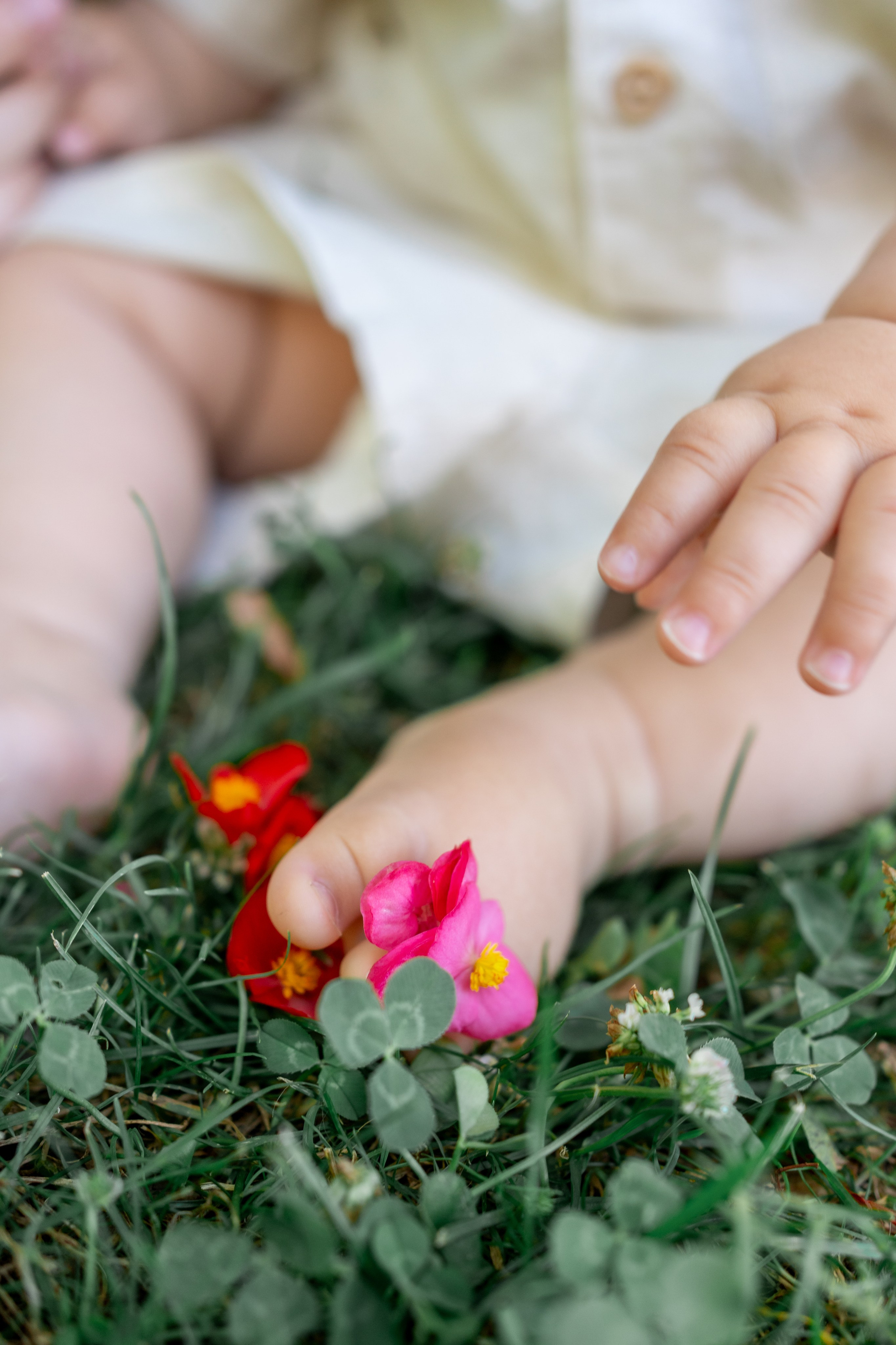 En brazos de mamá. Fotografía profesional en Calafell - Elena Medvedeva