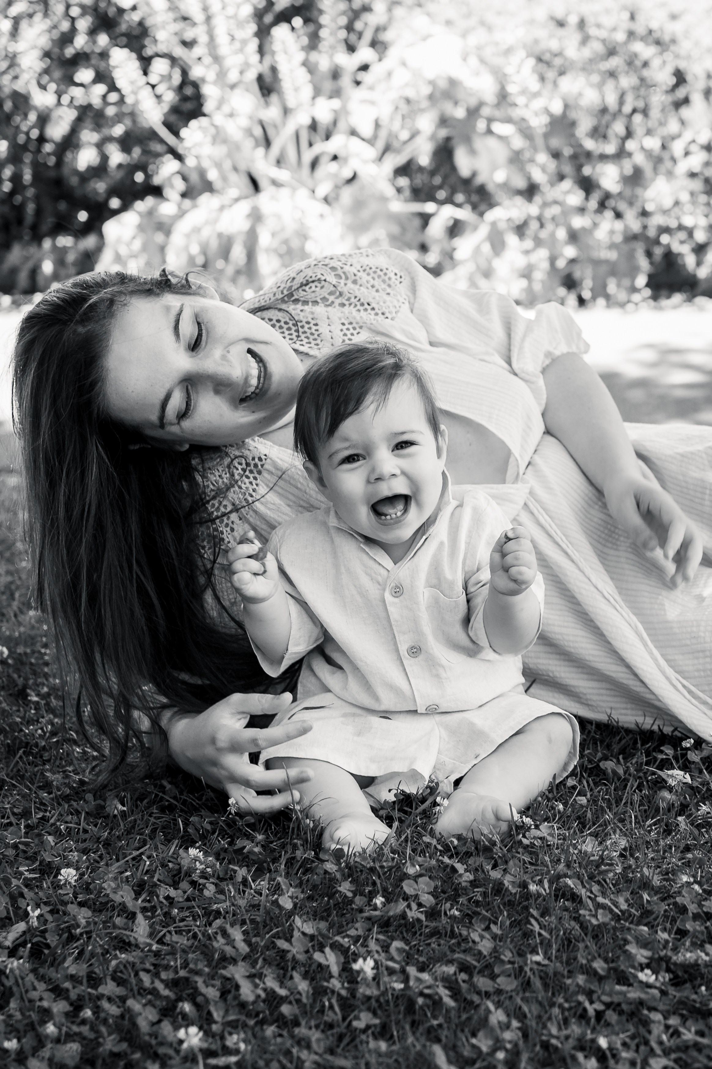 En brazos de mamá. Fotografía profesional en Calafell - Elena Medvedeva