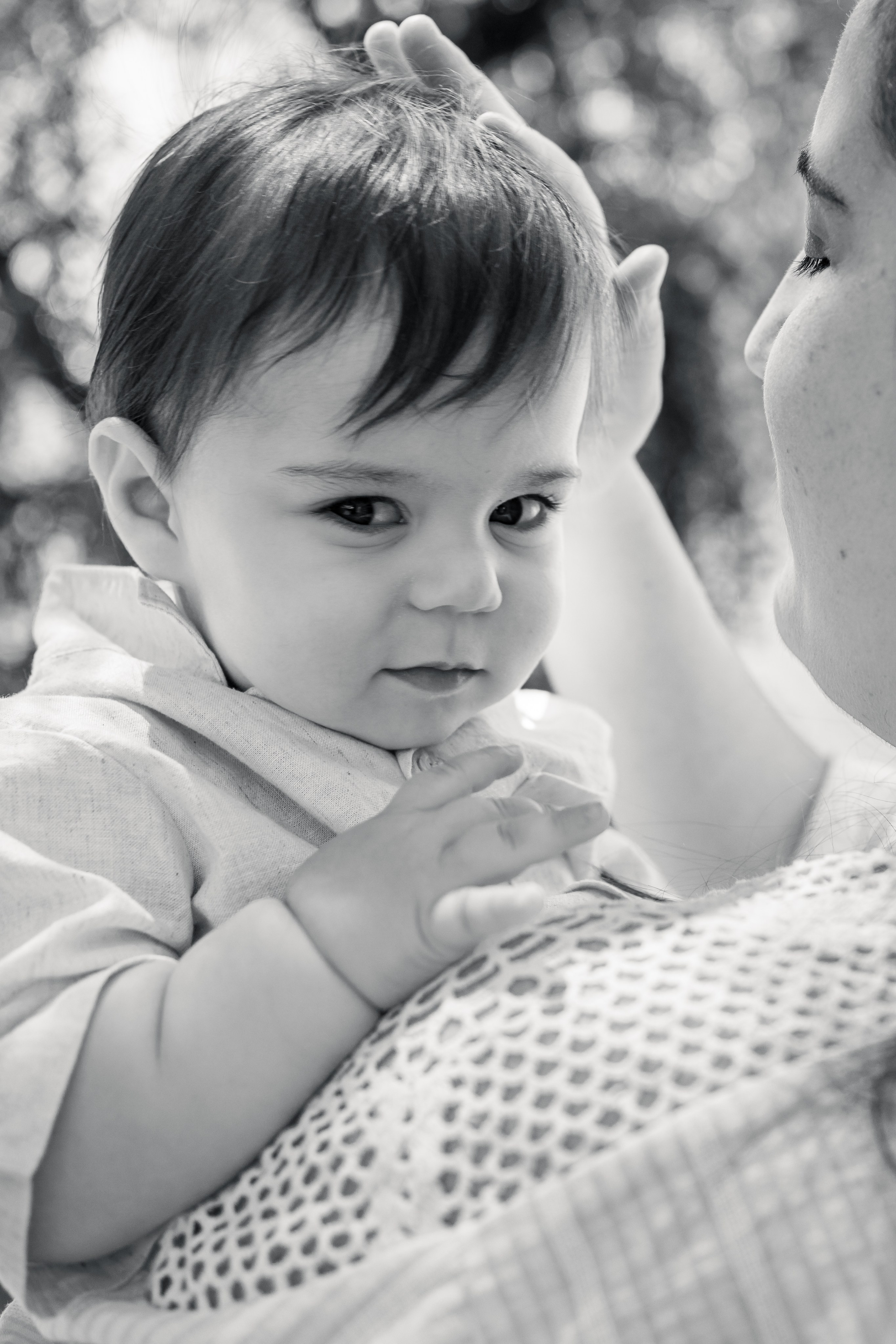 En brazos de mamá. Fotografía profesional en Calafell - Elena Medvedeva