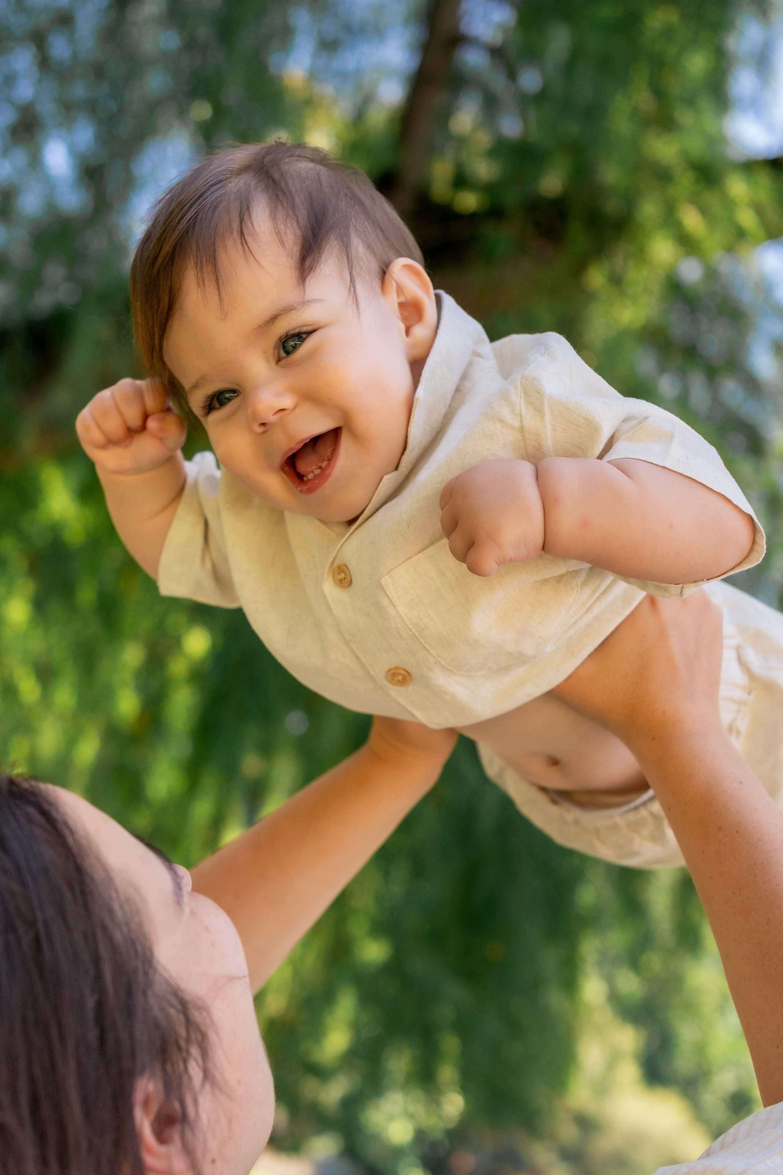 En brazos de mamá. Fotografía profesional en Calafell - Elena Medvedeva