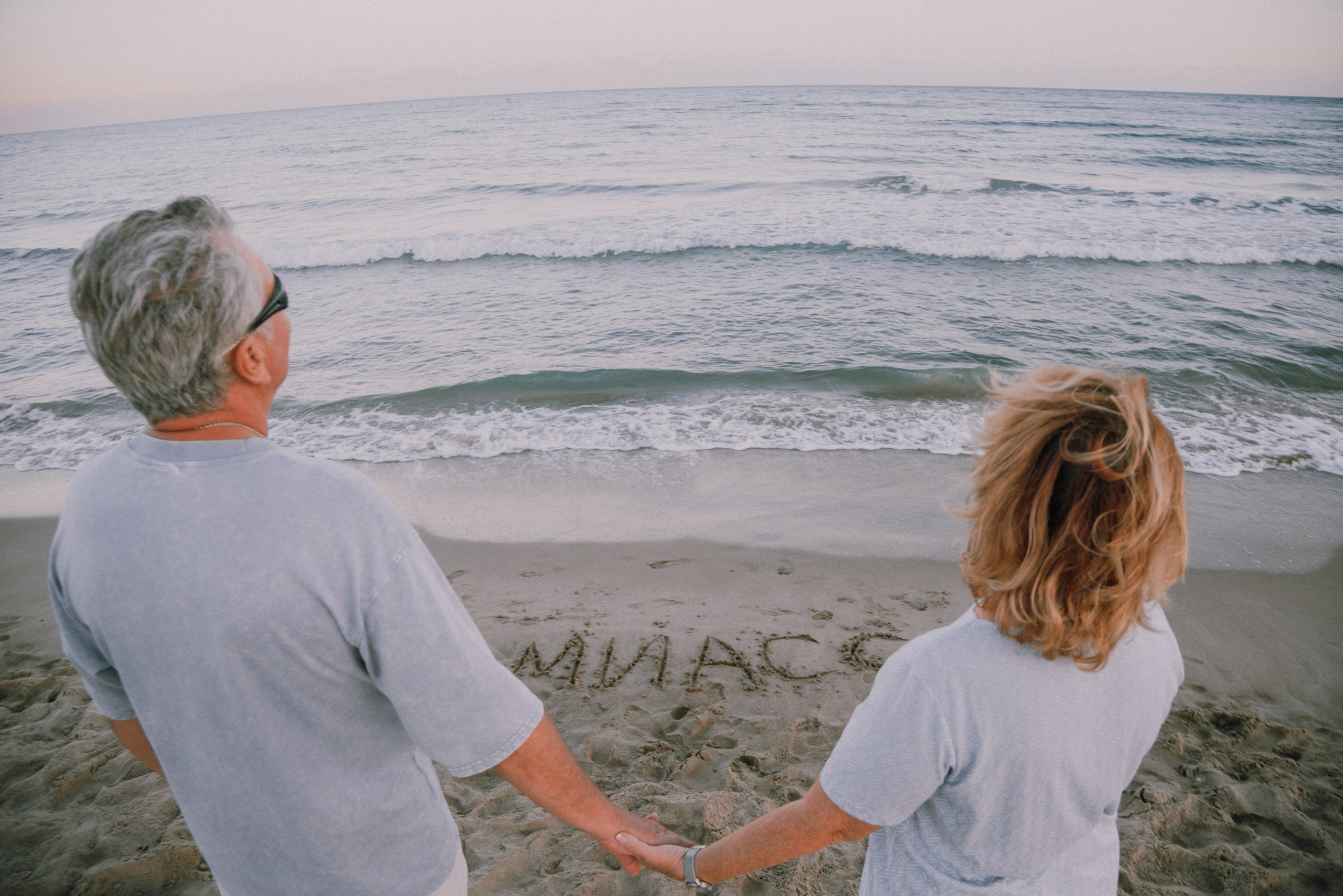 Sesión familiar en la playa. Fotografía profesional en Calafell - Elena Medvedeva