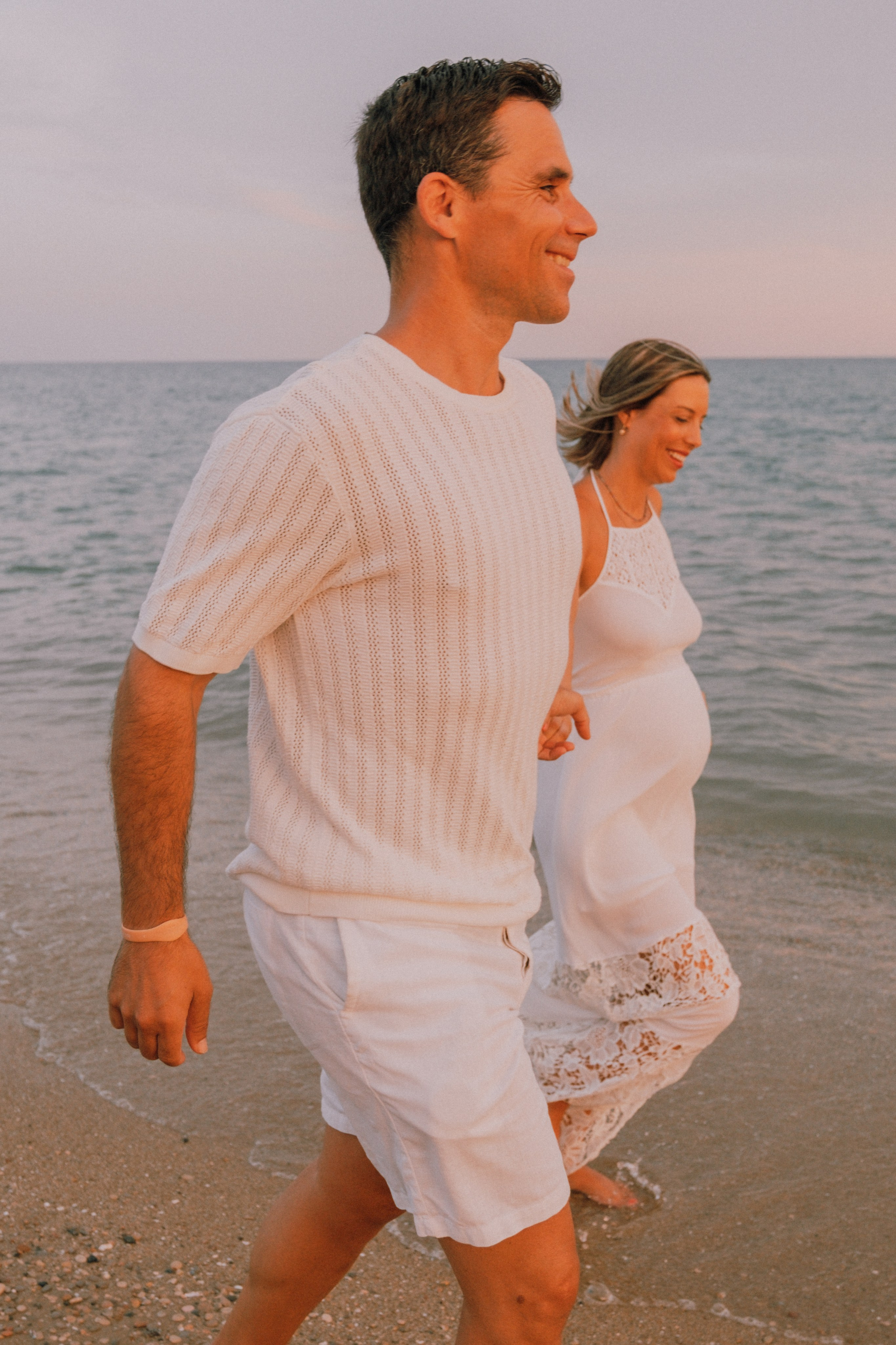 Sesión embarazo en la playa. Fotografía profesional en Calafell - Elena Medvedeva
