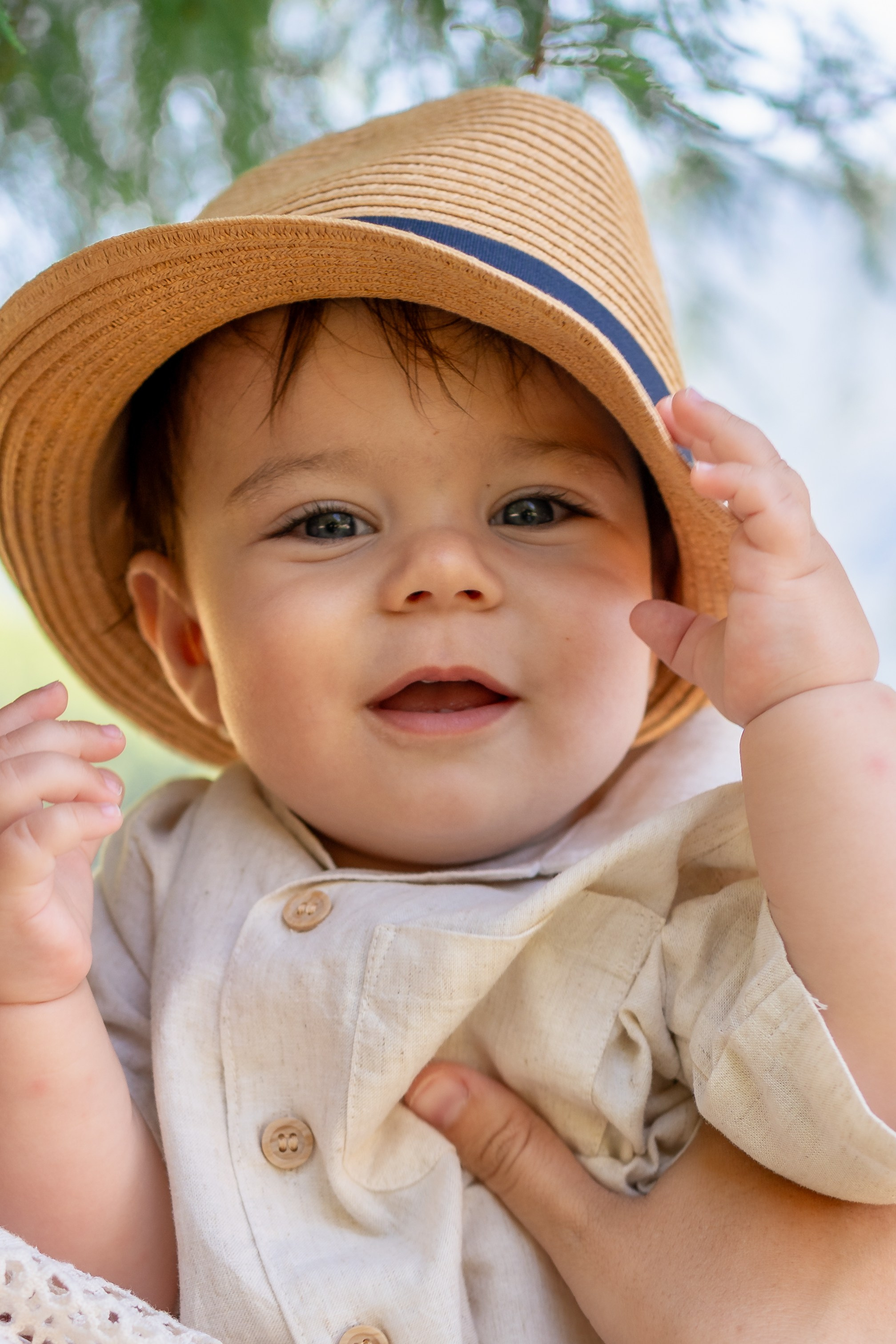 En brazos de mamá. Fotografía profesional en Calafell - Elena Medvedeva