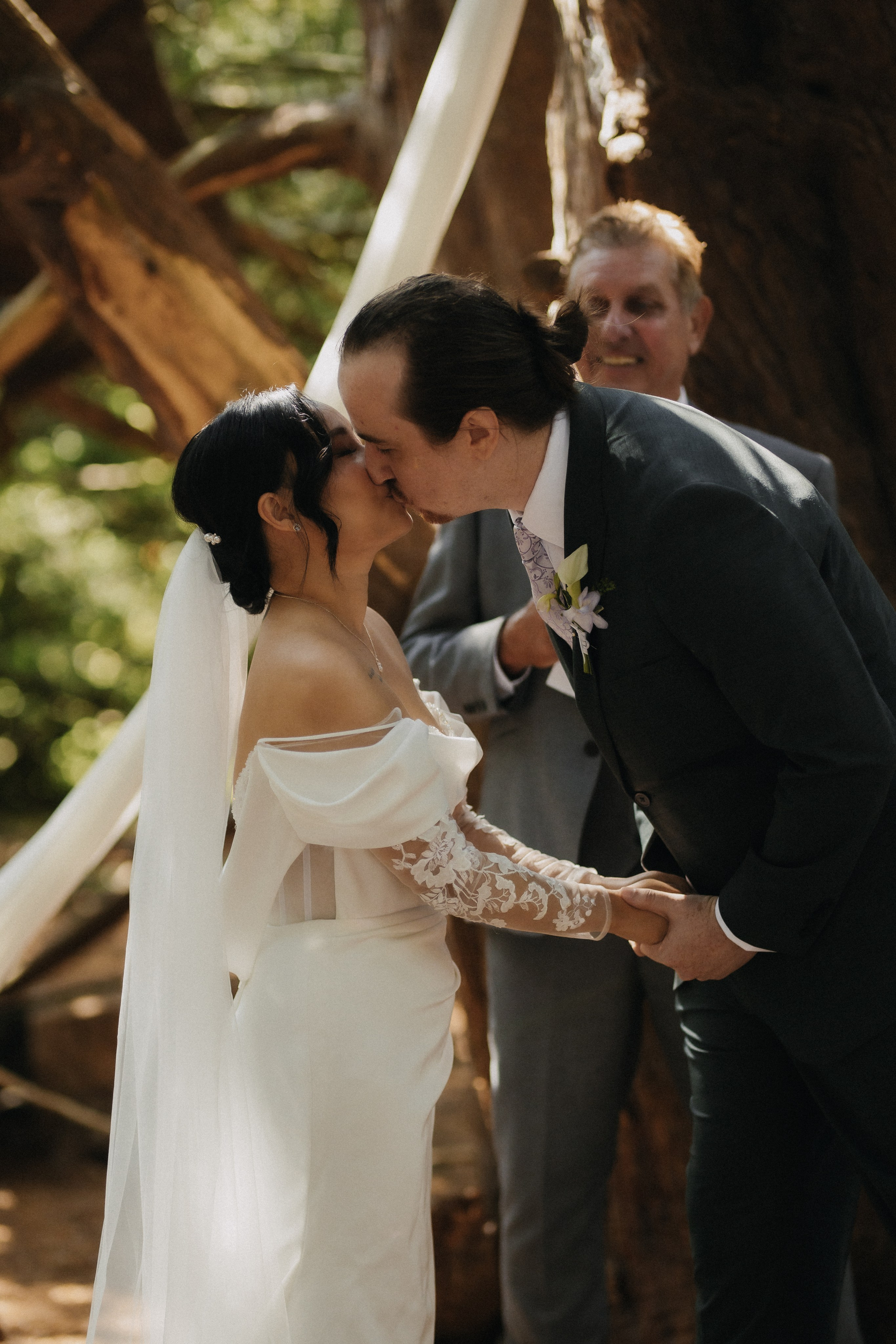 Matthew and Trinh. Wedding and Portrait Photographer Evie Moon