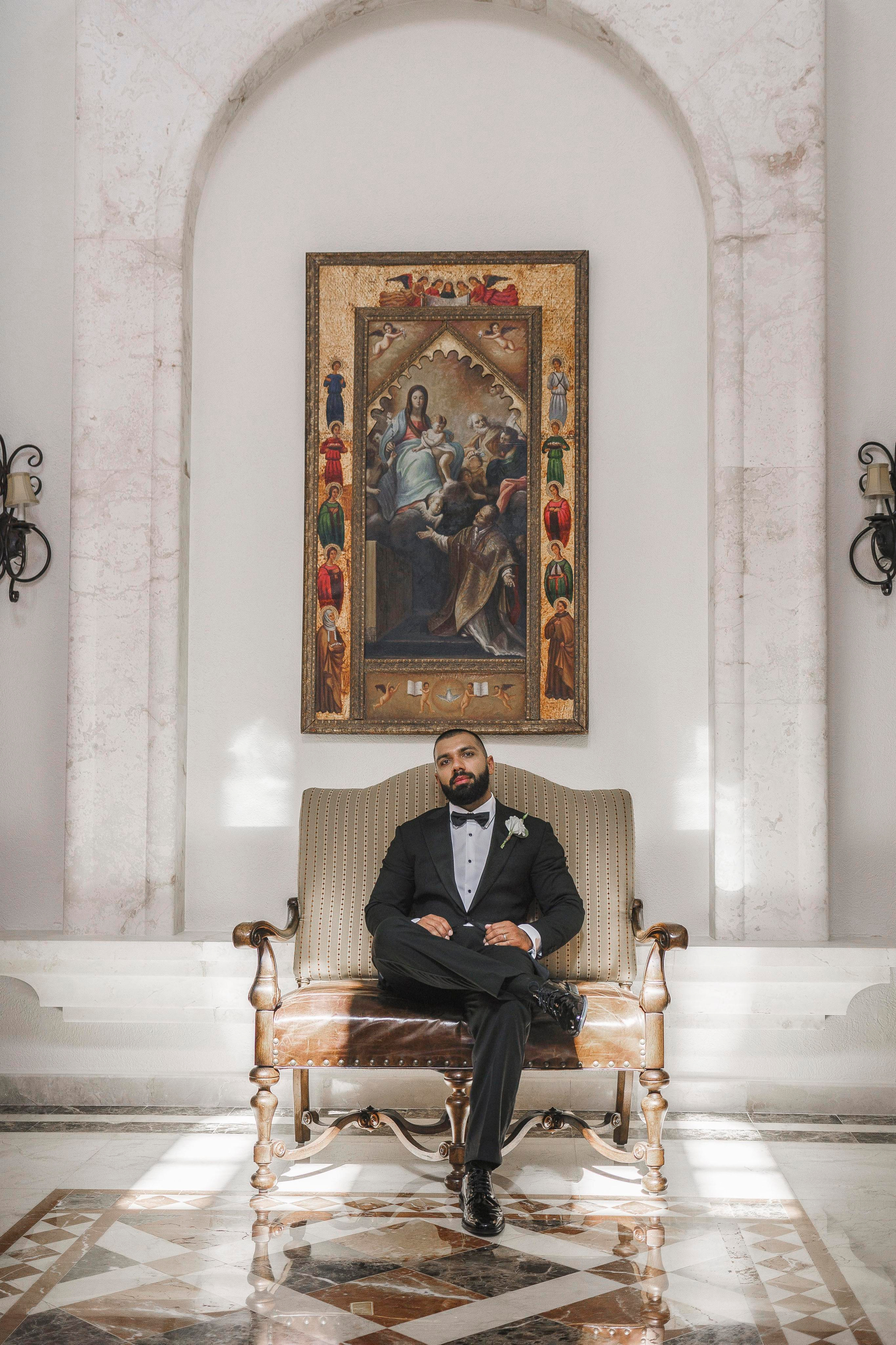Classic wedding portrait in Mexican hacienda with marble floors