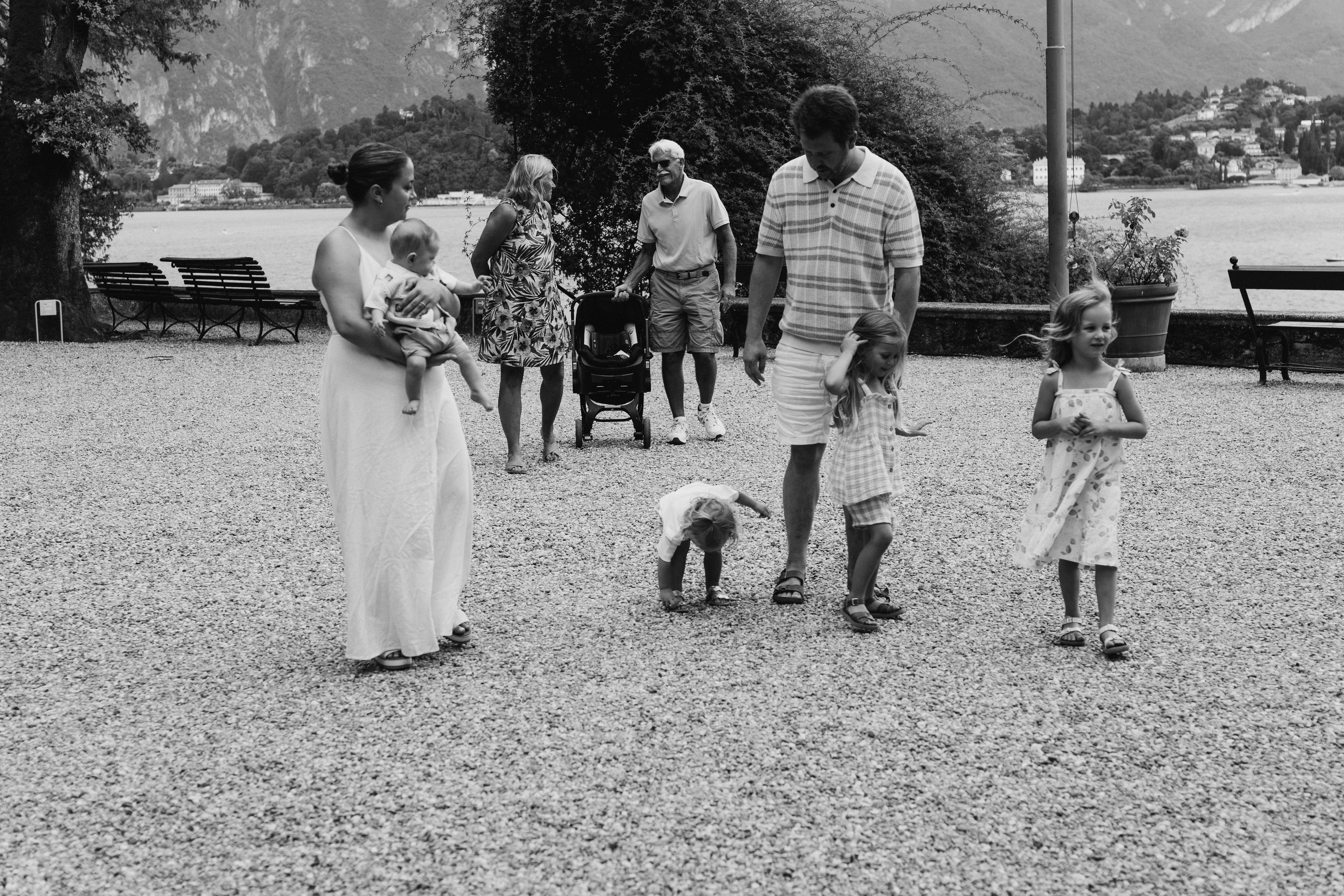 Family moments in Como Lake. PHOTOGRAPHER IN ITALY