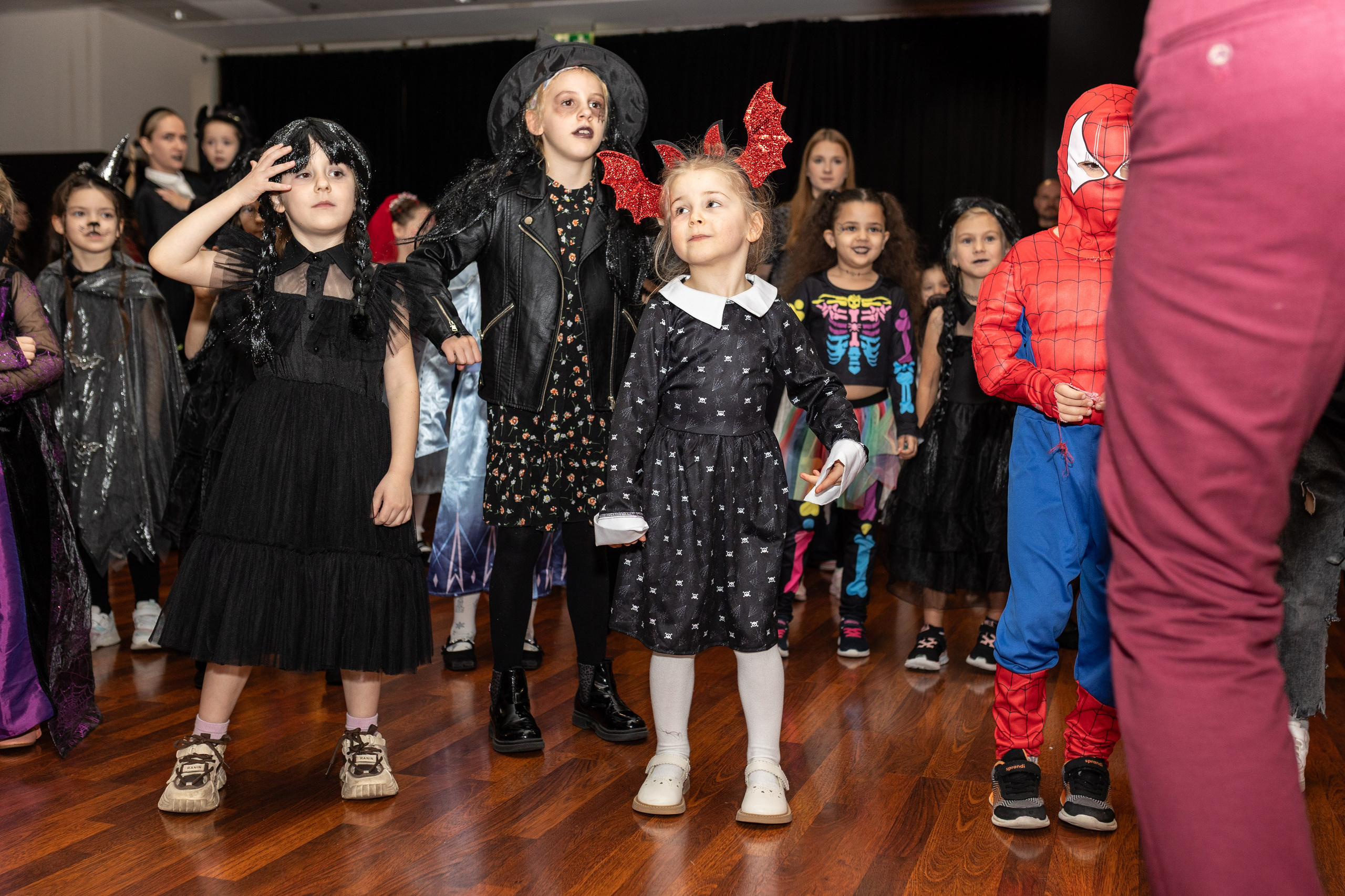 Leo dance studio Helloween 2025. Семейный и детский фотограф в Варшаве Мила Бобровская