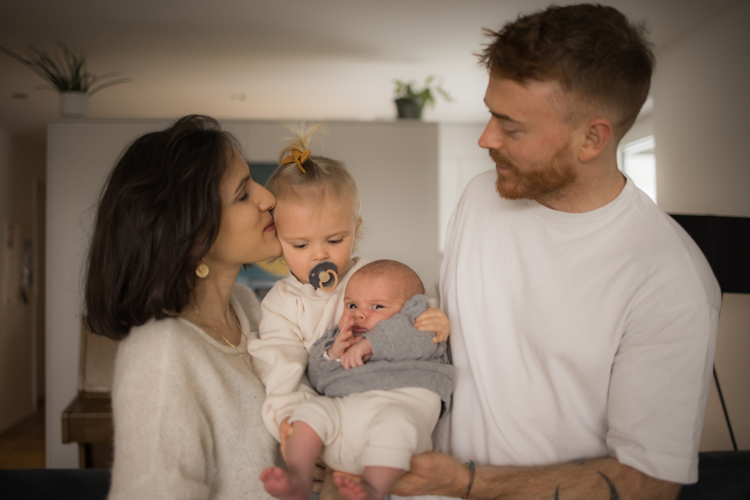 Sheryl & Tobias. Family photographer Zurich & Switzerland Daria Moore