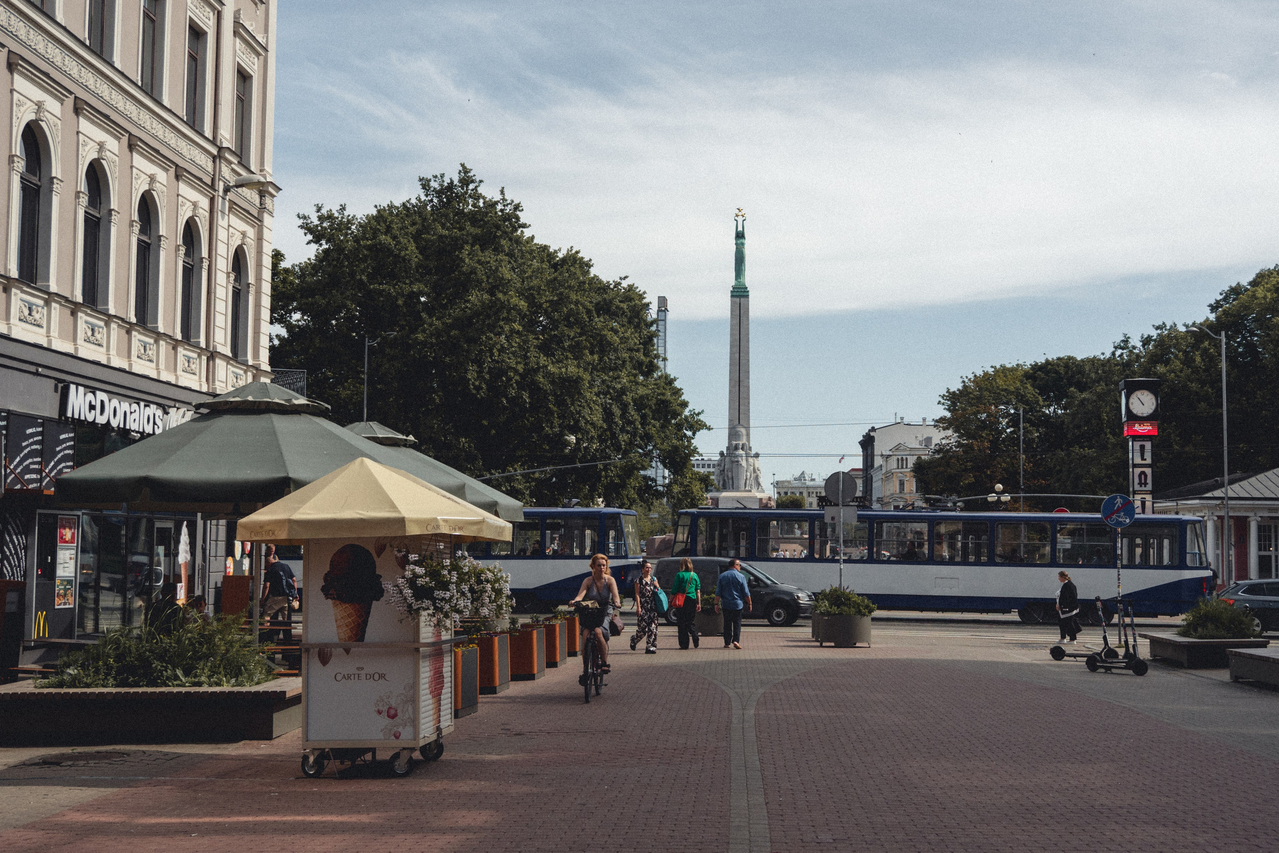 Voyage à Riga. Photographe sur Cote d’Azur. Portraits de familles, couples, enfants, événements