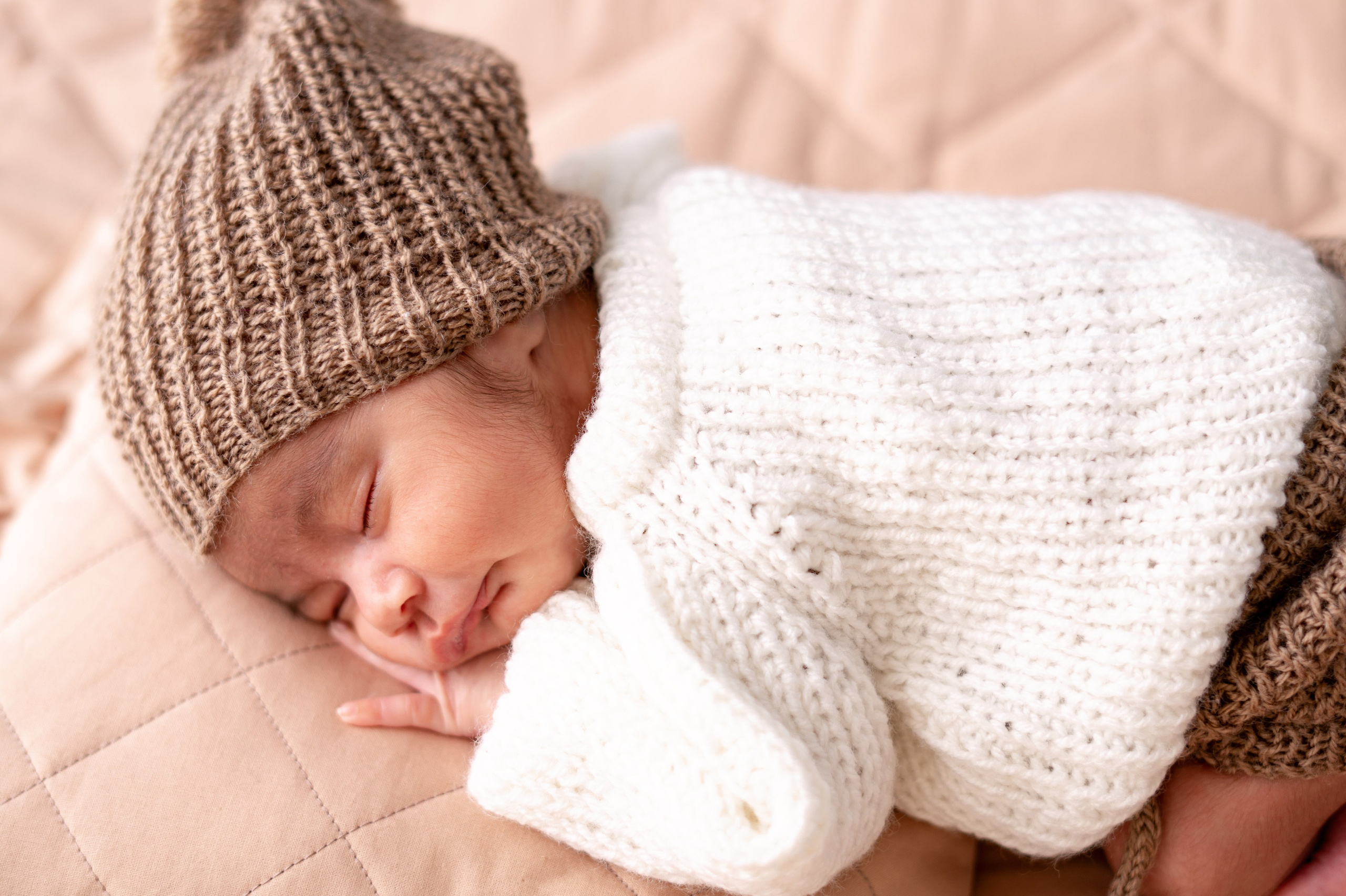 NEWBORN PORTFOLIO. Newborn Photographer and life casting in Dubai Dariya Saeed