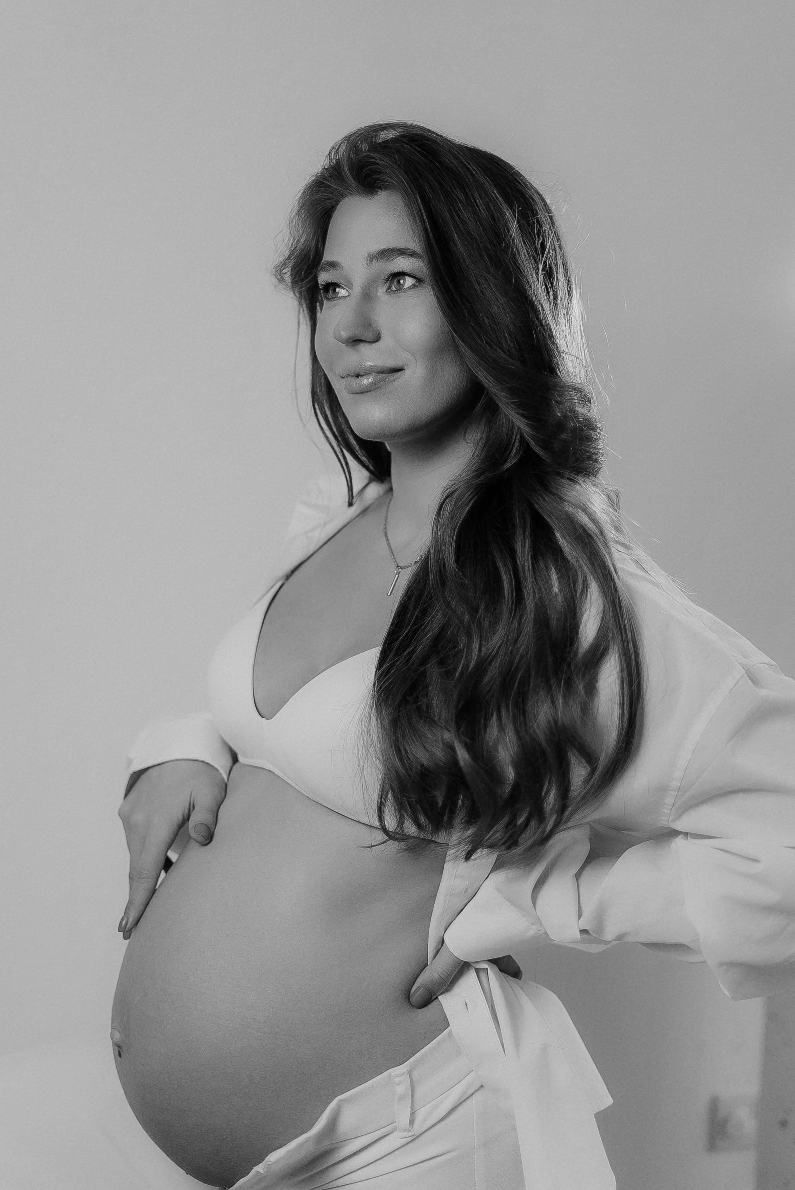 Фотосессия беременной в студии и возле моря. Портретный и семейный фотограф в Лимассоле Кипр Анна Руссу