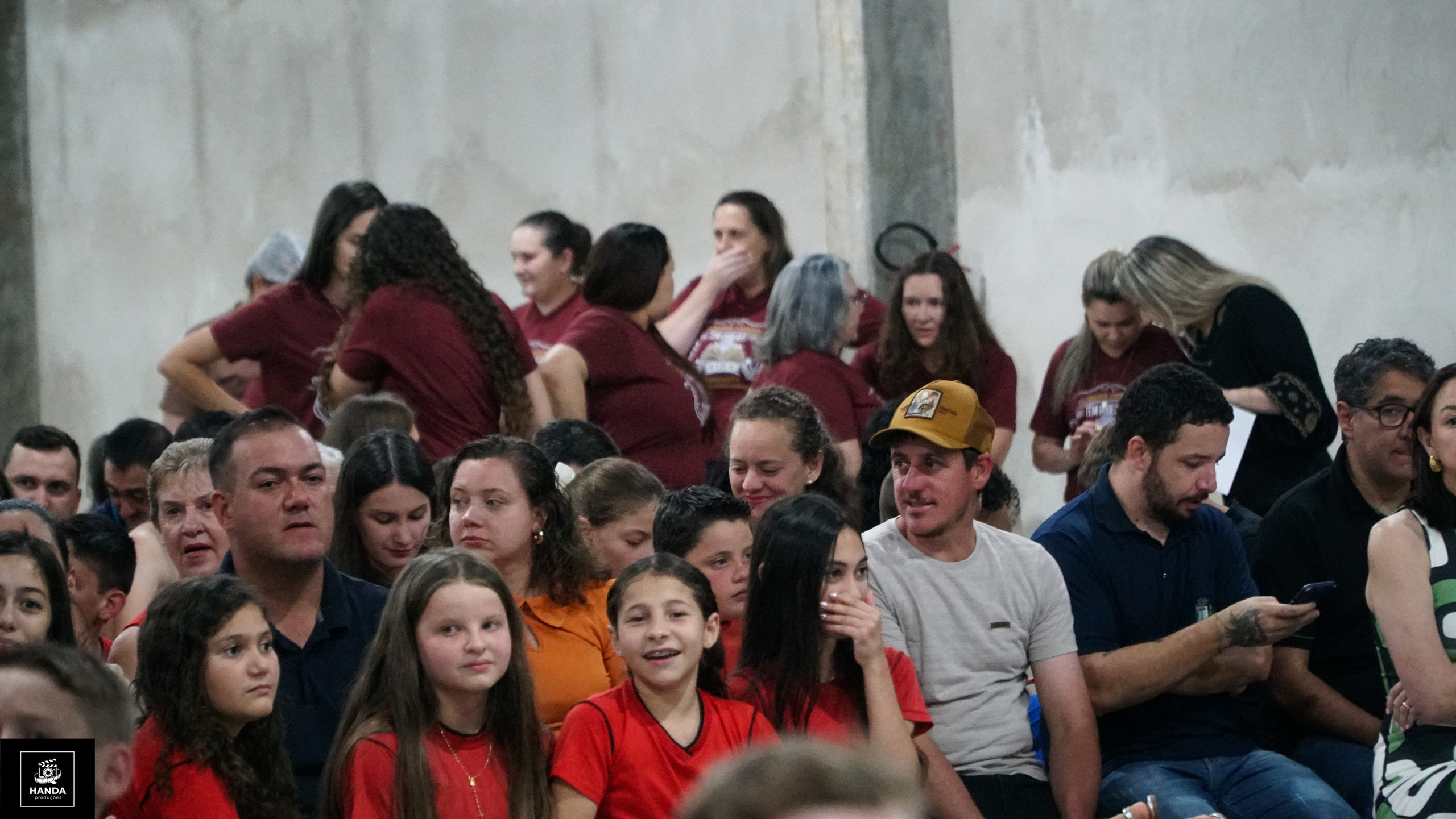 Noite autógrafos colégio Aurélio Buarque de Holanda. Handa Produções