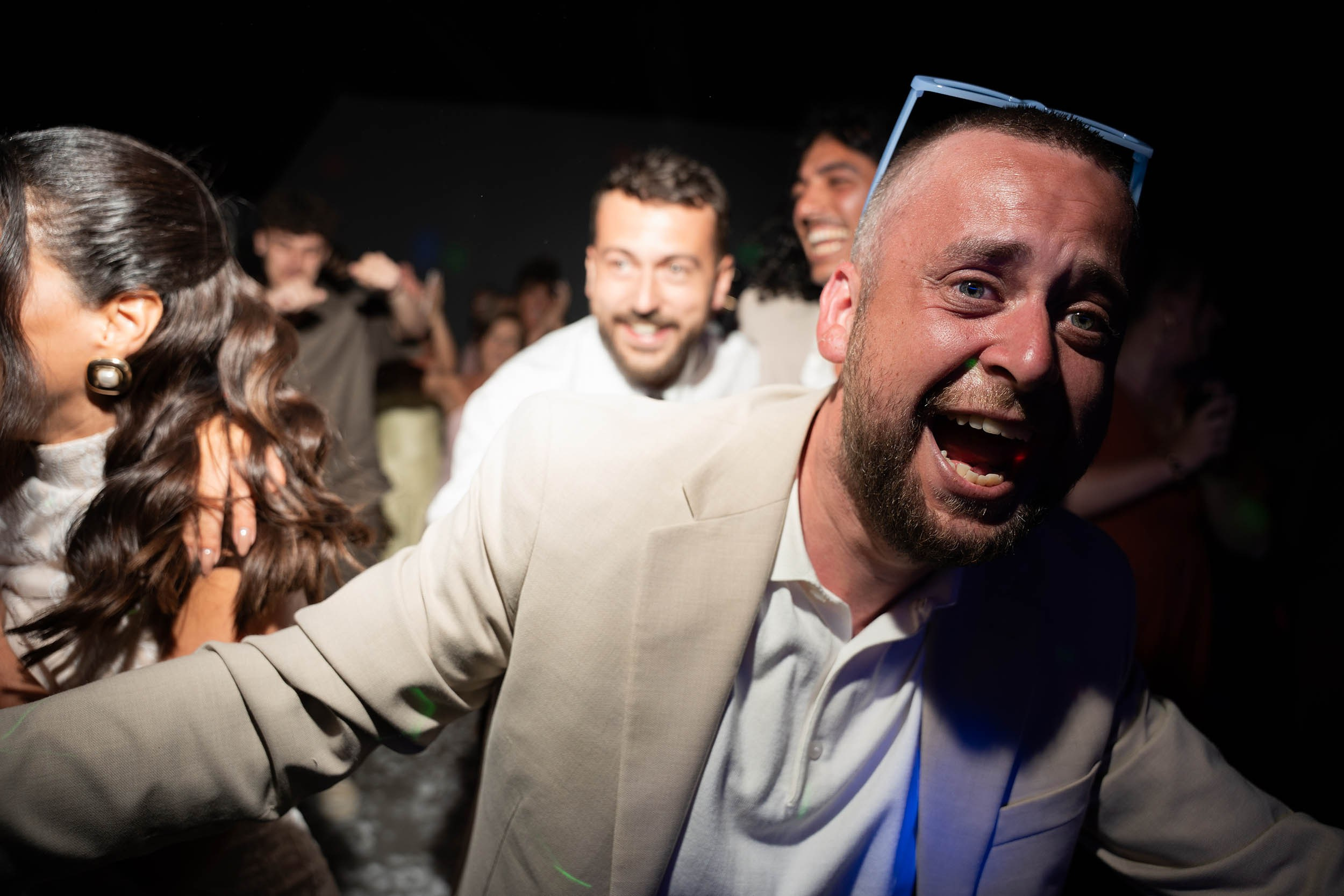 Sarah and Theo — VIVOOD. Fotógrafos de bodas de destino y creadores de contenido con base en España