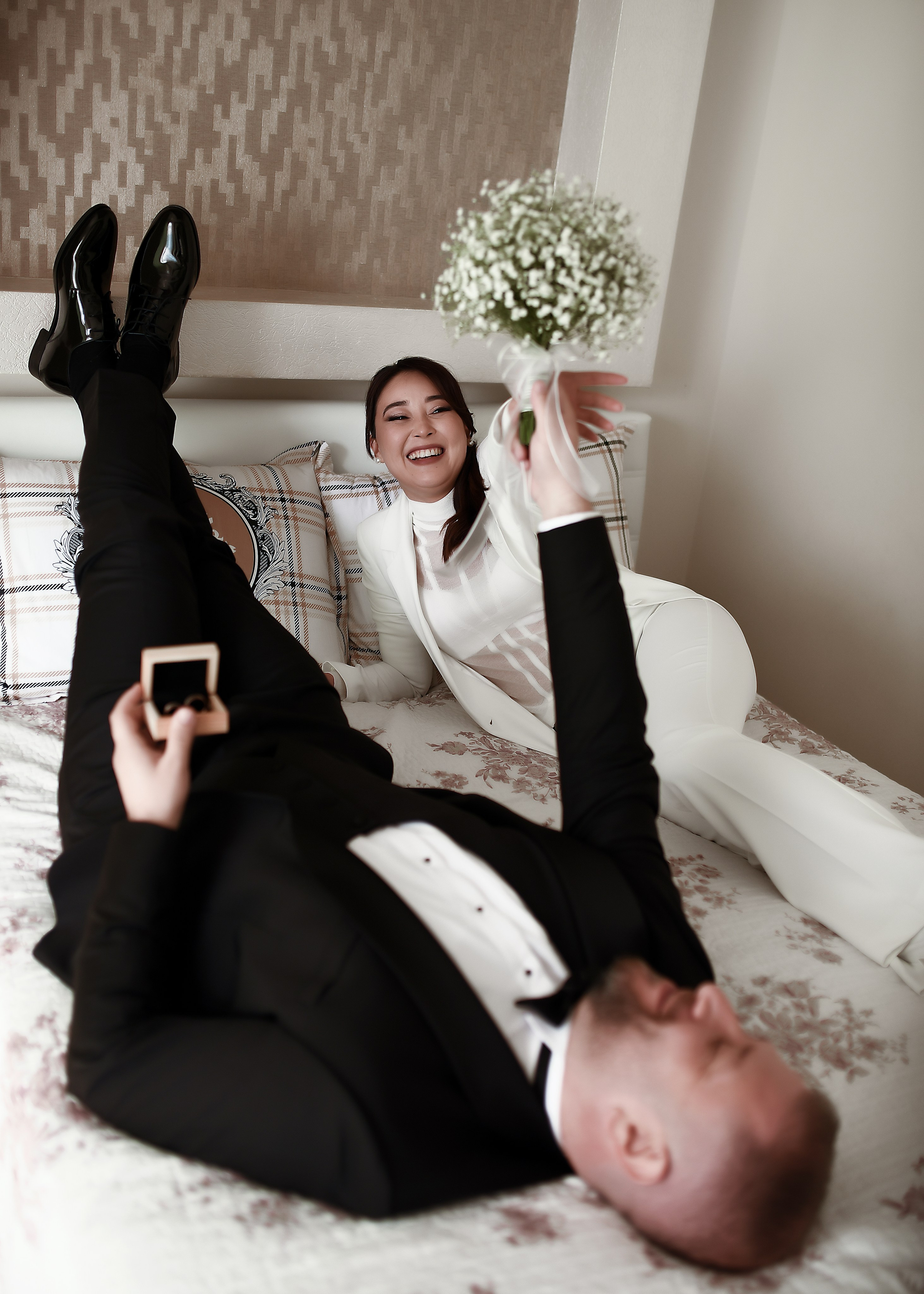 Свадебная фотосессия в Анталии — живые эмоции, искренние чувства и естественные кадры. Я свадебный фотограф в Анталии, создаю стильные и душевные истории любви на море, в отелях и ресторанах Турции. Свадьбы, love story и destination-съёмки для пар, которые ценят атмосферу, эстетику и настоящие моменты