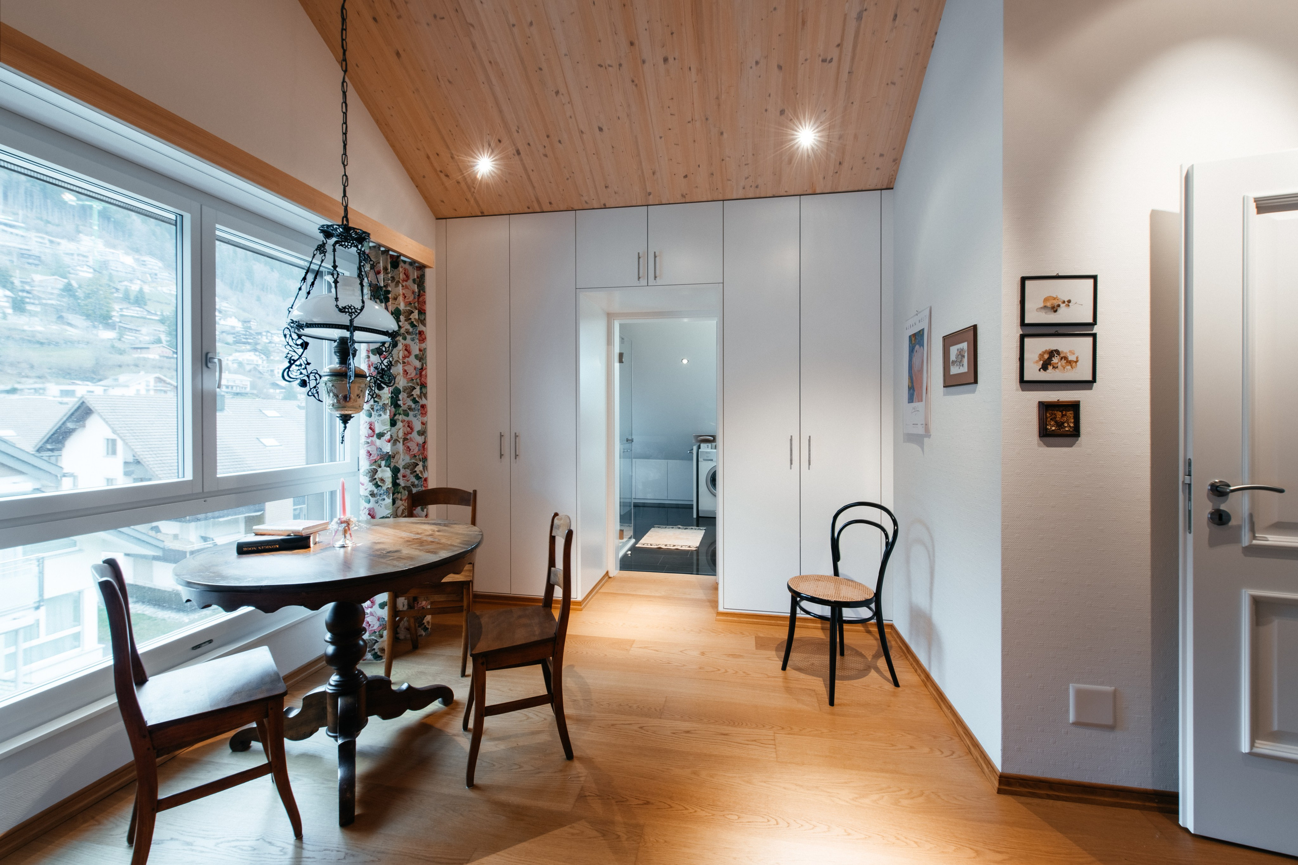 Wohnung, ENGELBERG, OBWALDEN. Hallo! Ich bin Elena und arbeite als Immobilienfotografin