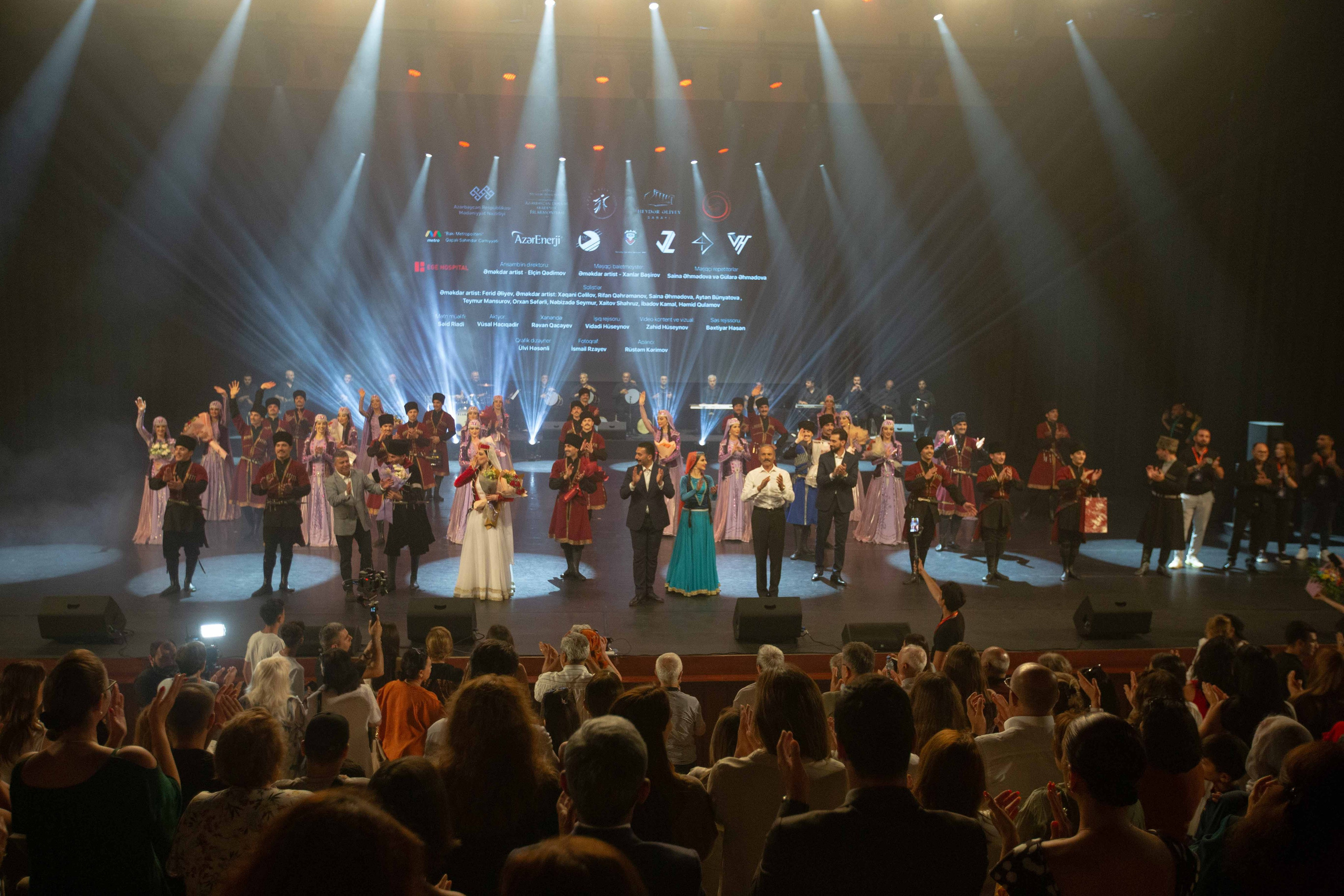 STATE DANCE ENSEMBLE. Wedding&Event photographer Ismail Rzayev in Baku