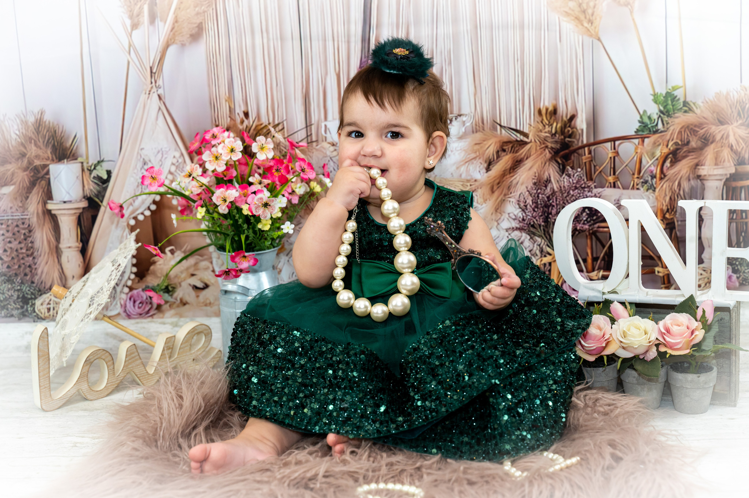 Smash the cake. Lucia Adam Family Photography