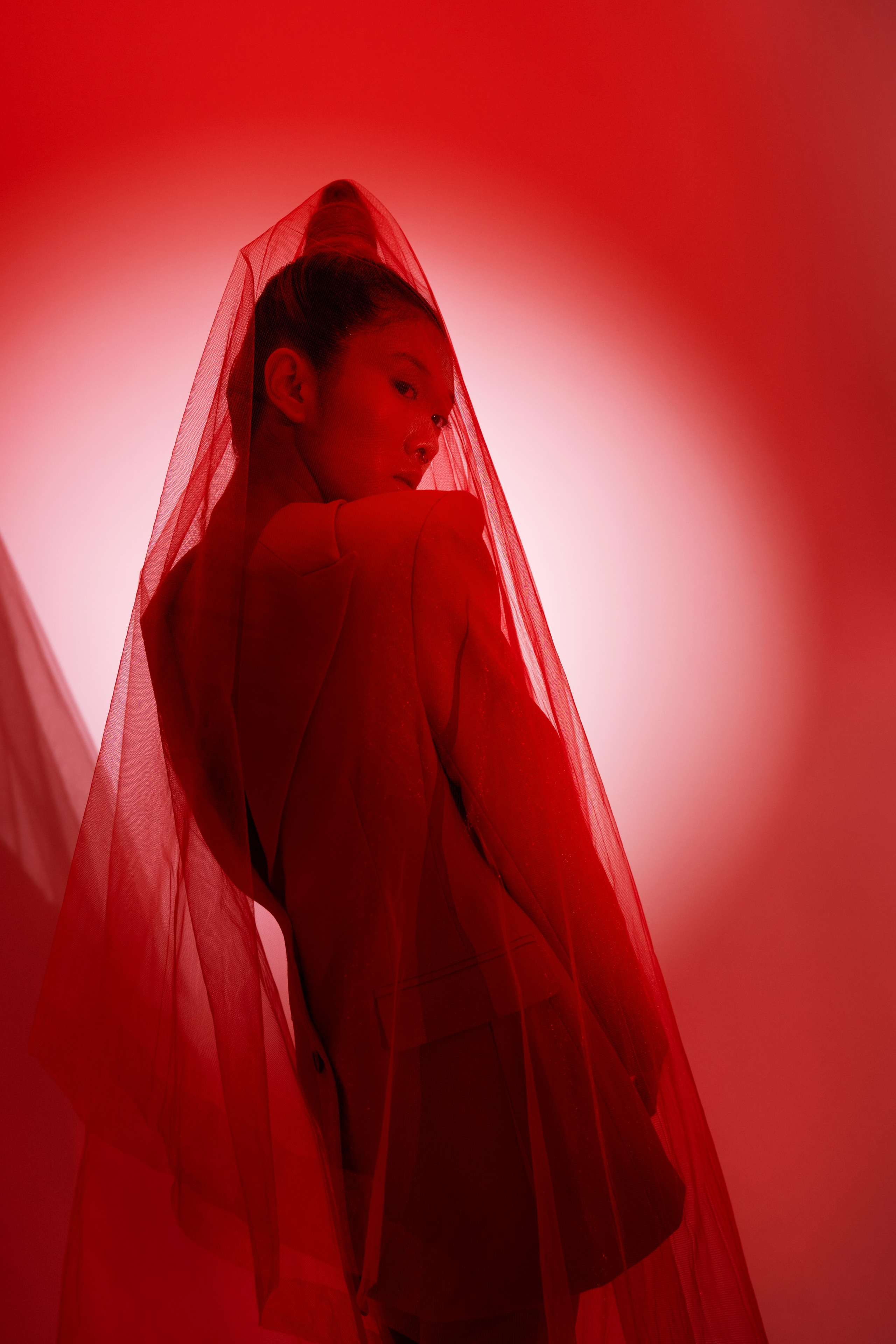 Artistic portrait session “Red Mood”. Alice Bell — Wedding photographer in New York