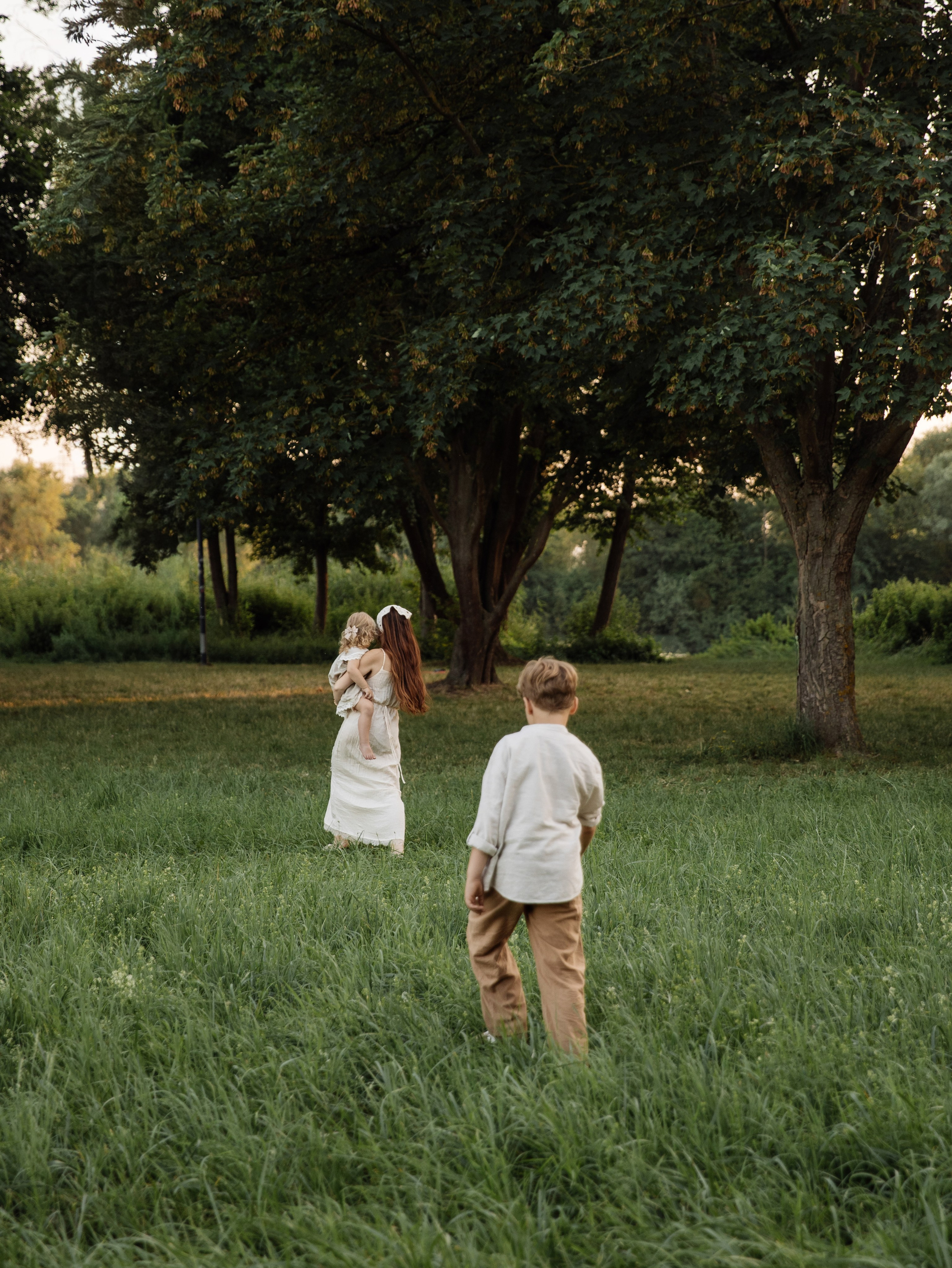 Family (Outdoor). Wedding Photographer