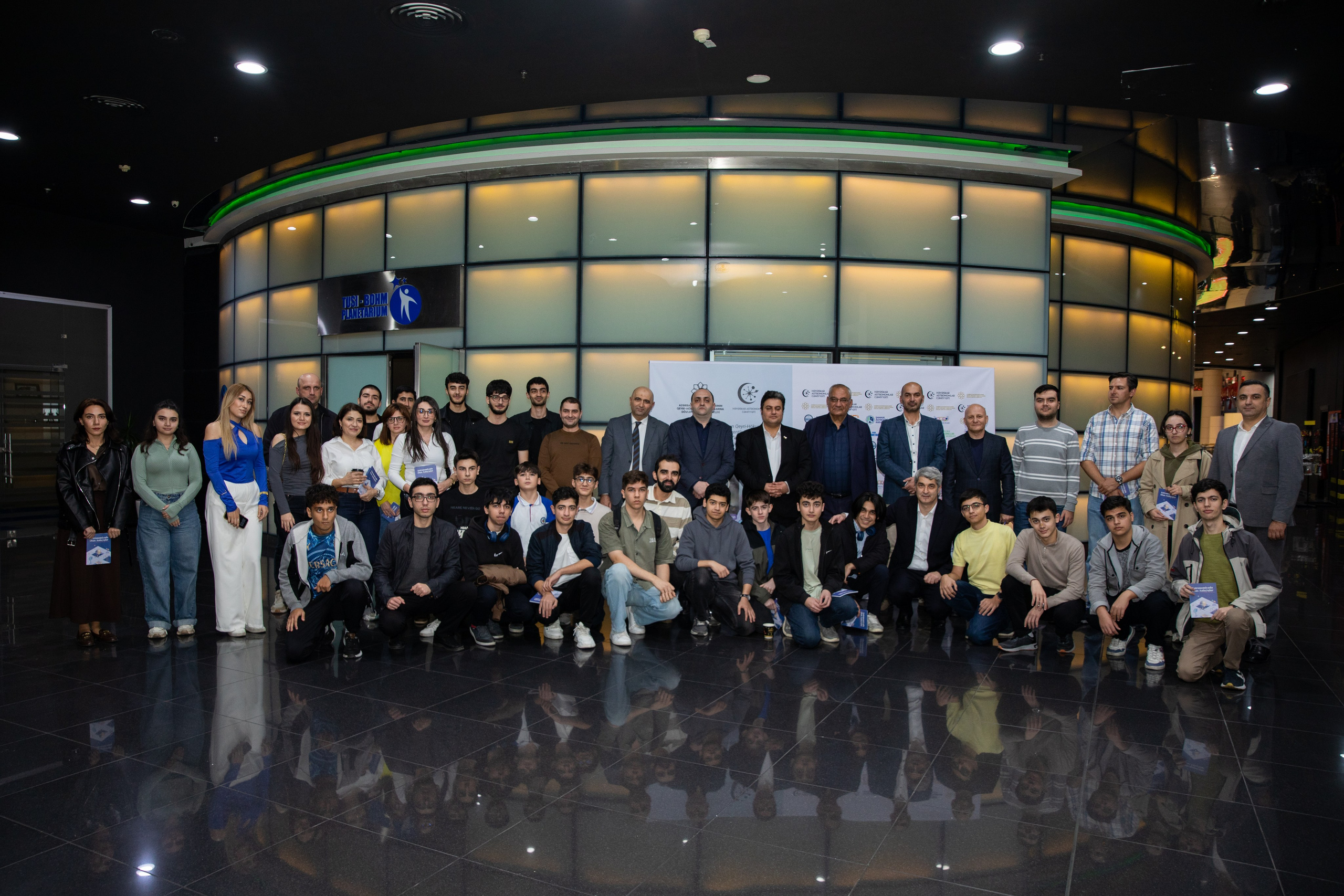 “Astronomiyada Əsas Anlayışlar” kitabının və “Fəza və Zamanın Elçiləri” filminin təqdimatı. Həvəskar Astronomlar Cəmiyyəti — Astronomy.az